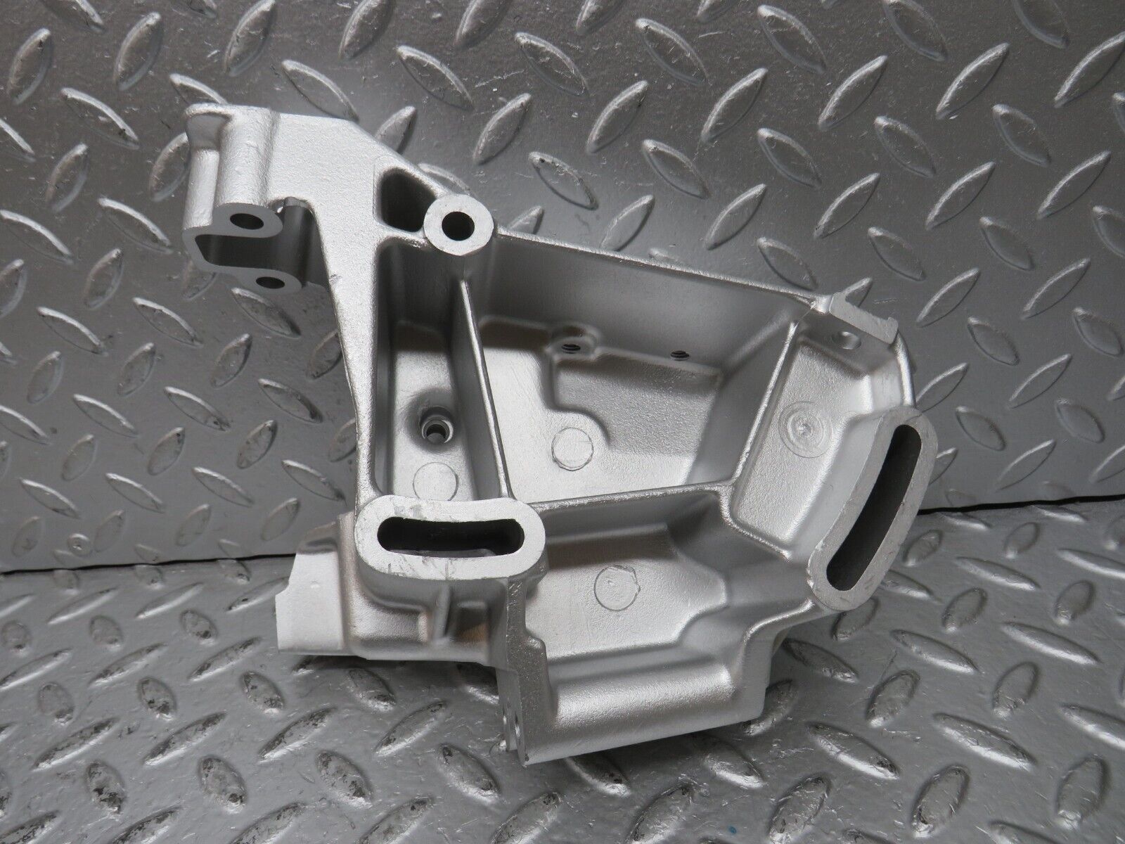 32911 Mercedes-Benz W123 300D Power Steering Pump Bracket 6172360330