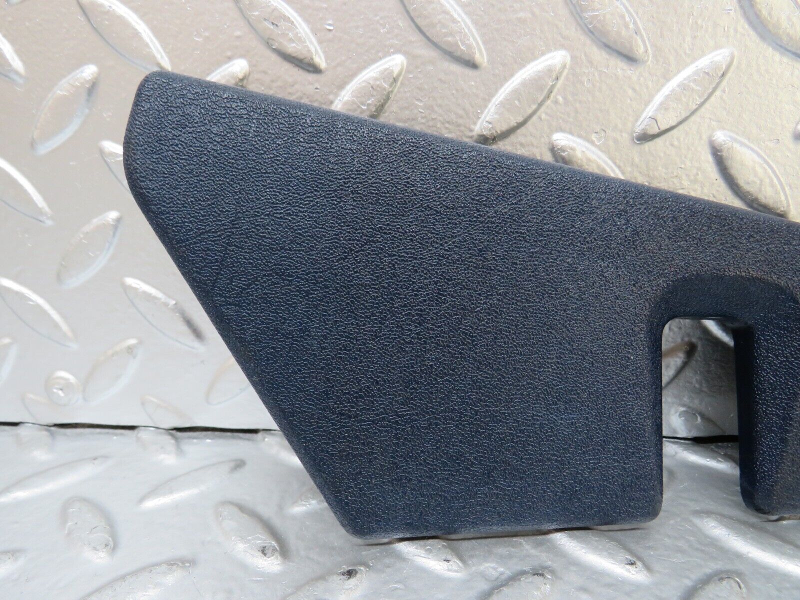 25333 Mercedes-Benz W201 190D Front Right Seat Cover 1249190220