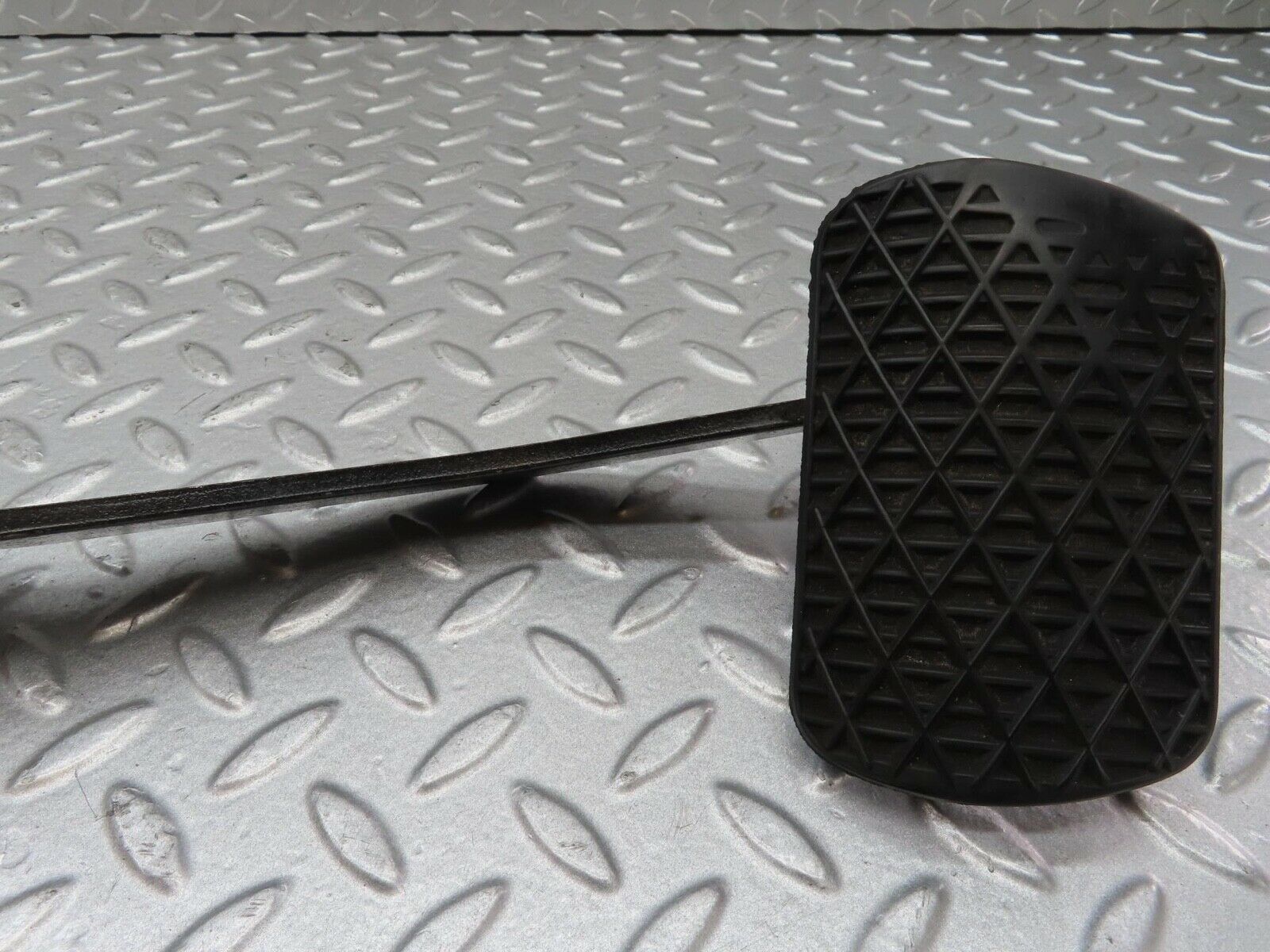 14691 Mercedes-Benz W201 190E Brake Pedal 1232910082