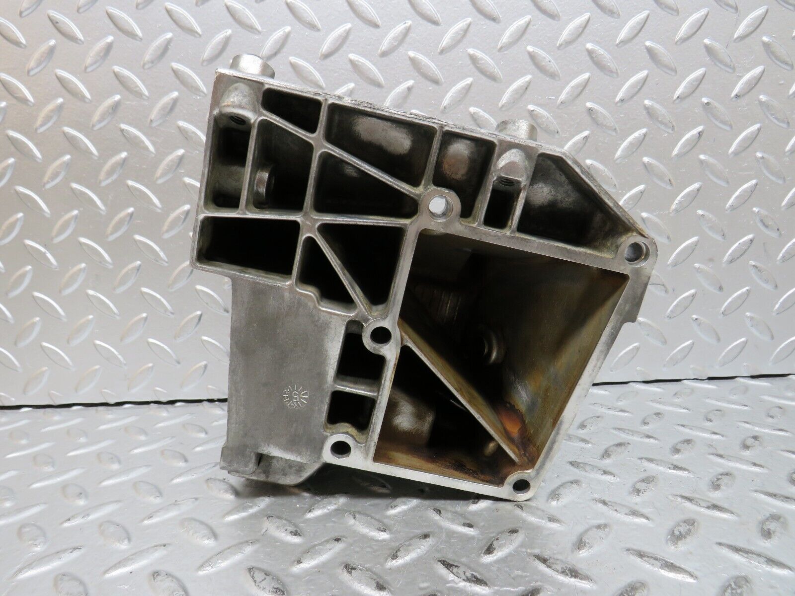 29023 Mercedes-Benz C124 320CE Coupe AC Compressor Mount Bracket 1042360030