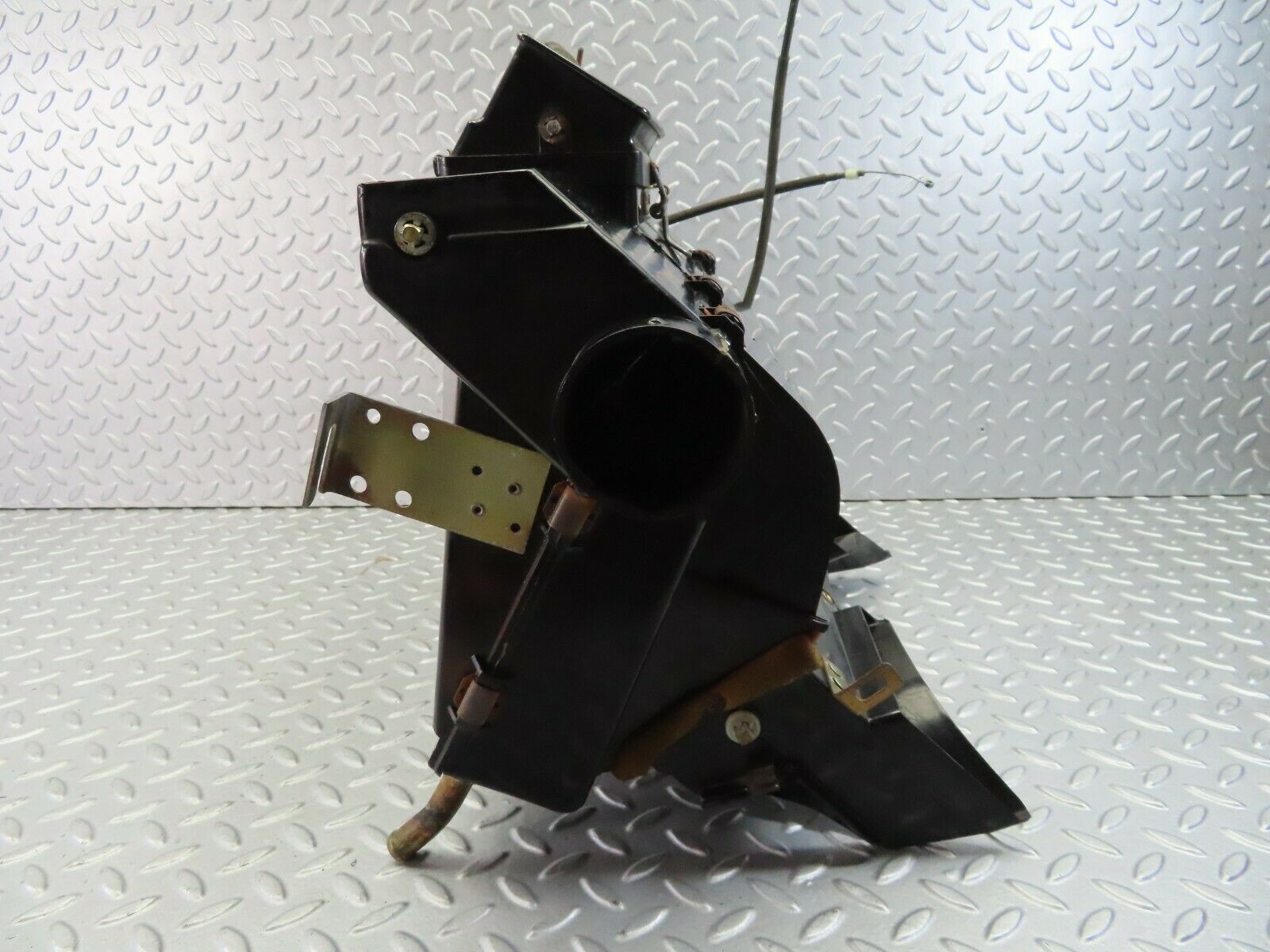 8048 Mercedes-Benz W115 220D Heater Box Blower Housing Behr