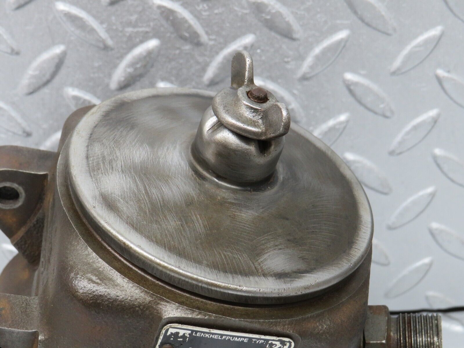 35923 Mercedes-Benz 240D OM616.912 Power Steering Pump