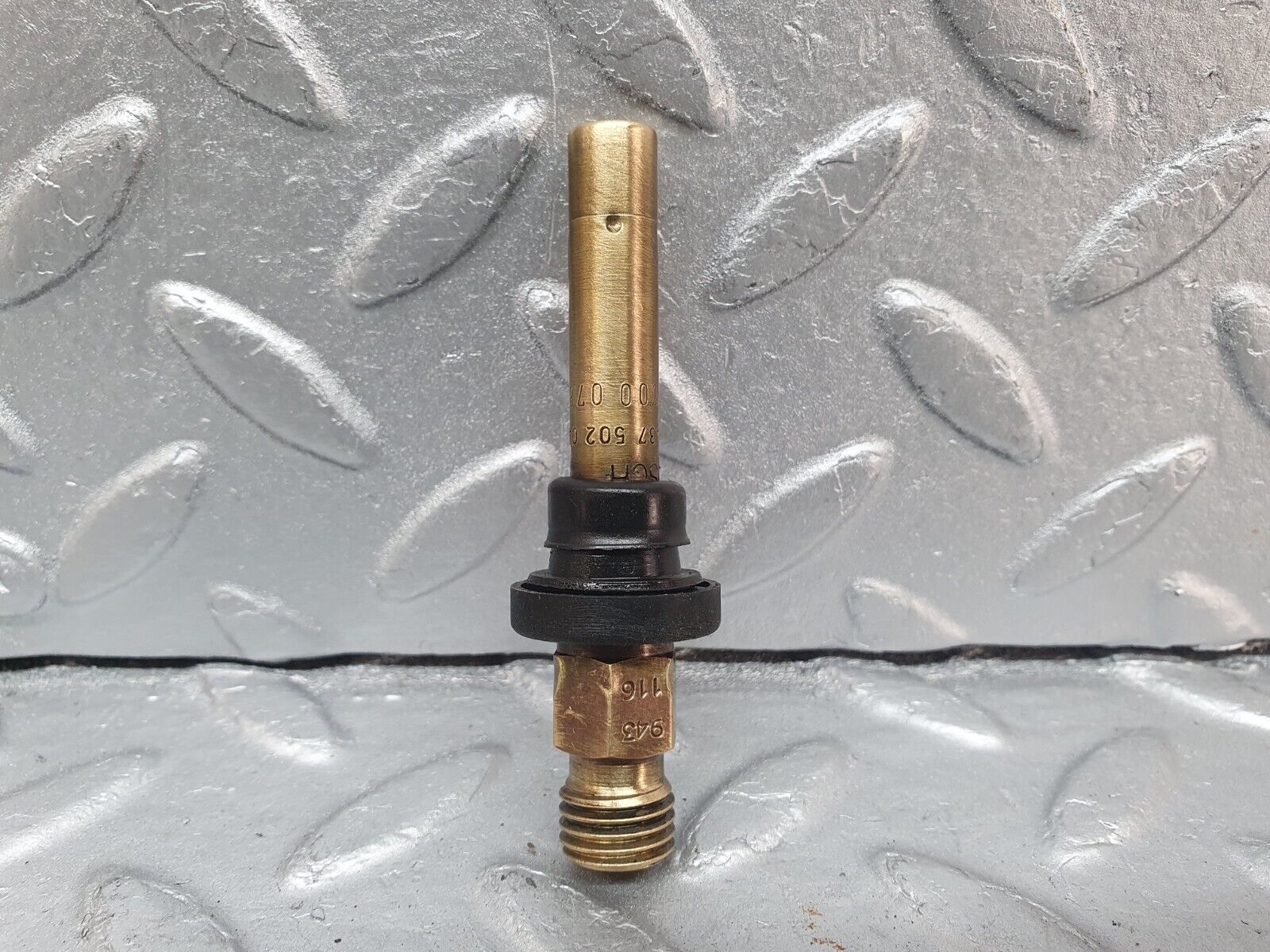 41032 Mercedes-Benz W126 300SE Fuel Injector Bosch 0000785623 0437502047