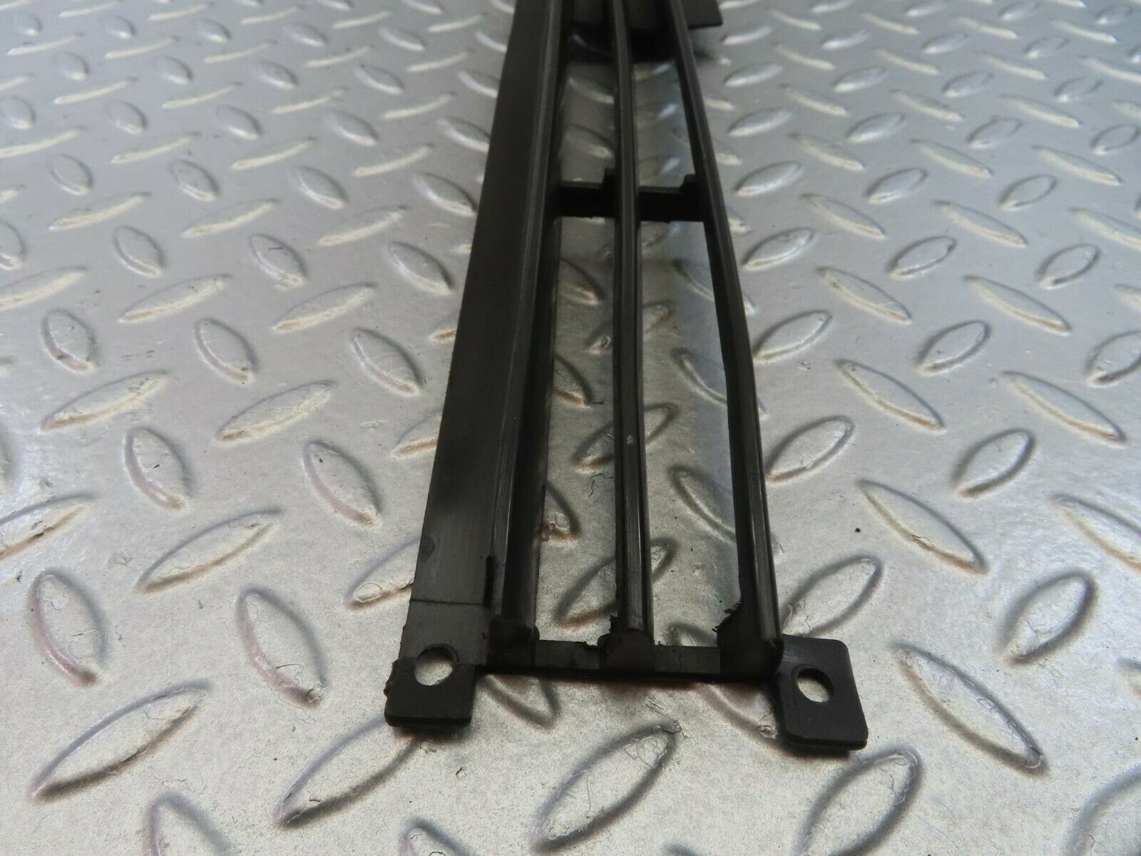 8862 Mercedes-Benz W115 Front Lower Grill Right