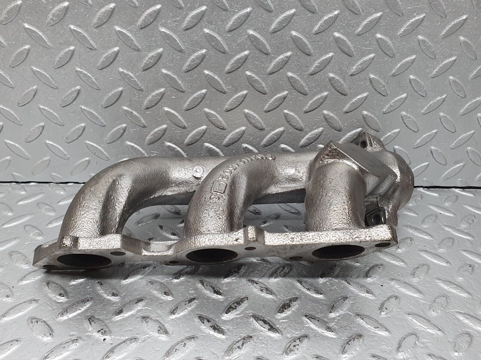 41201 Mercedes-Benz W126 300SE Exhaust Manifold Cylinder 1-3 1031421502