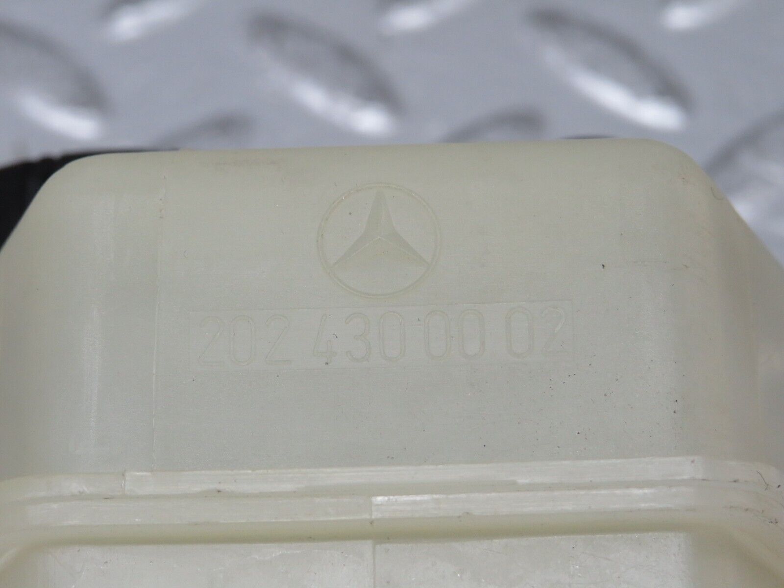 31309 Mercedes-Benz S124 220TE Brake Fluid Reservoir Tank 2024300002