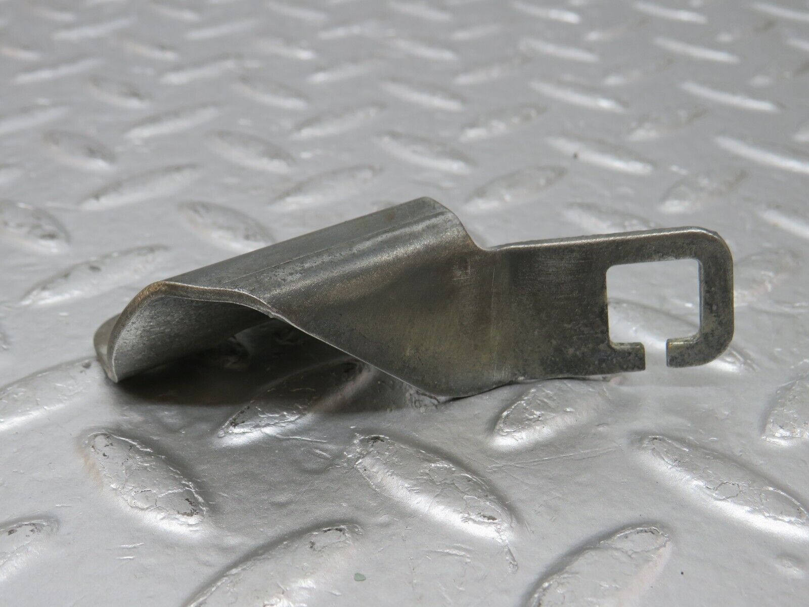 34190 Mercedes-Benz W124 260E Accelerator Cable Bracket Holder