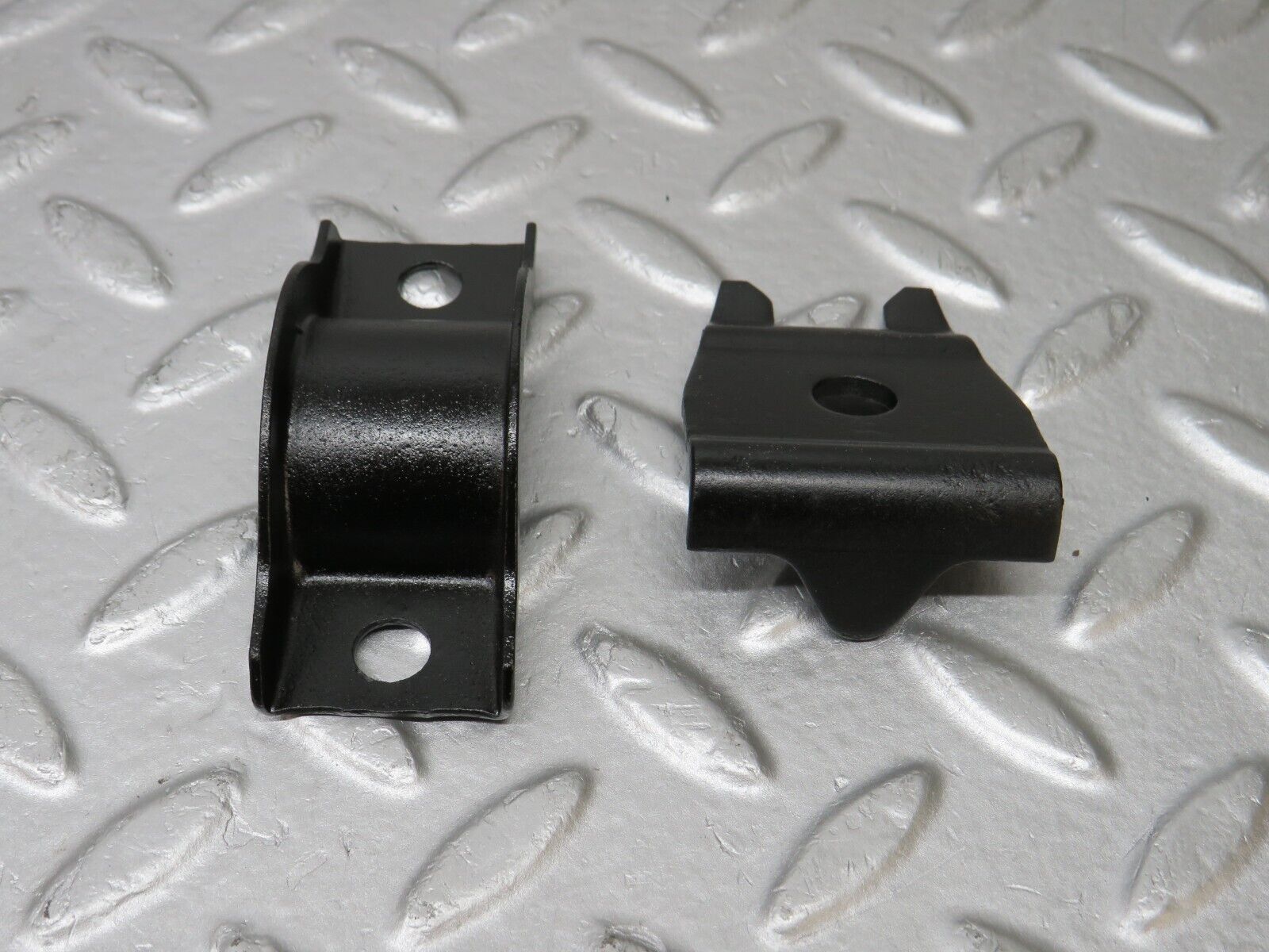 36782 Mercedes-Benz W201 190E 2.0L Front Axle Bracket