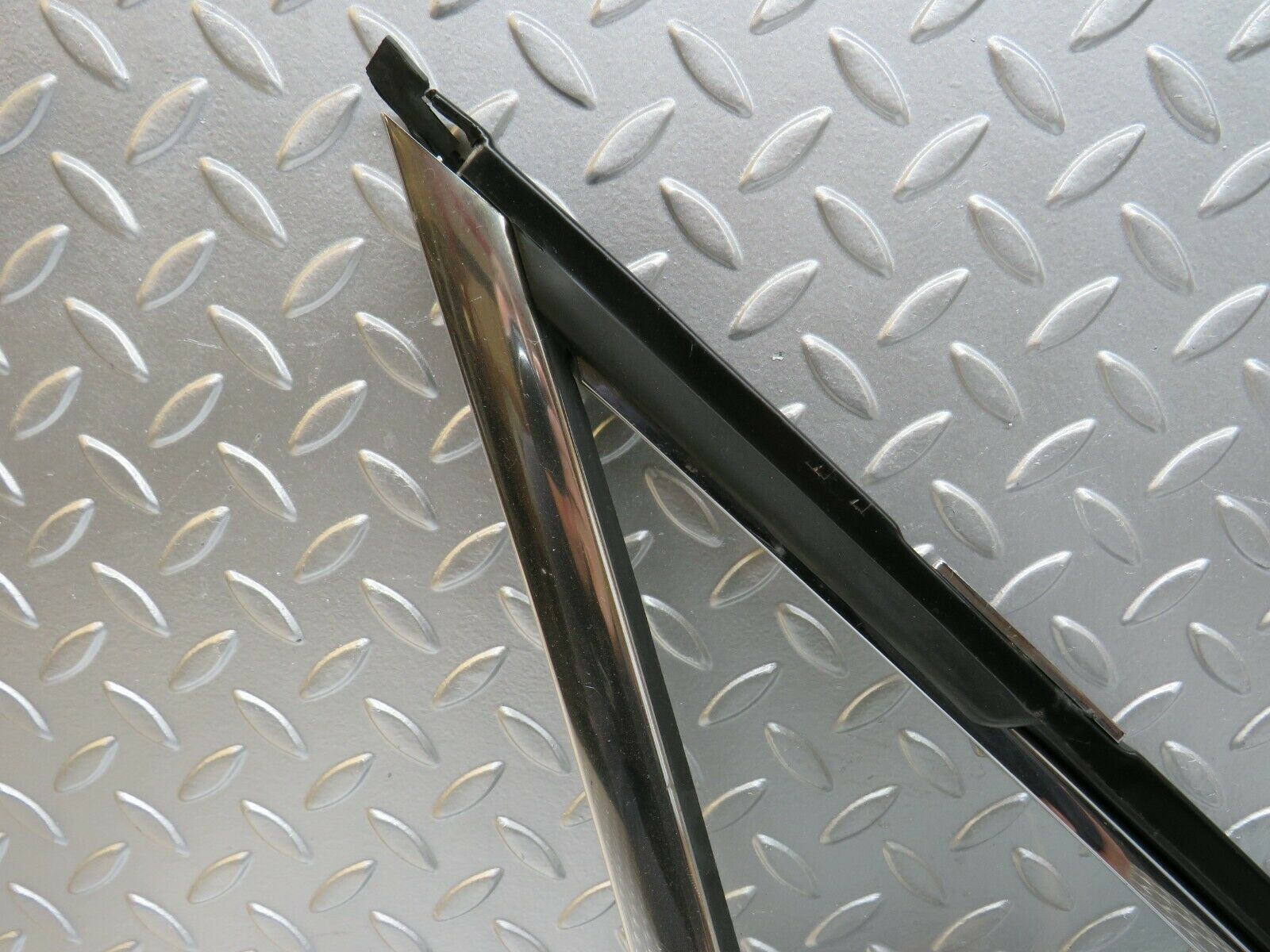 24586 Mercedes-Benz W108 Front Left Quarter Window