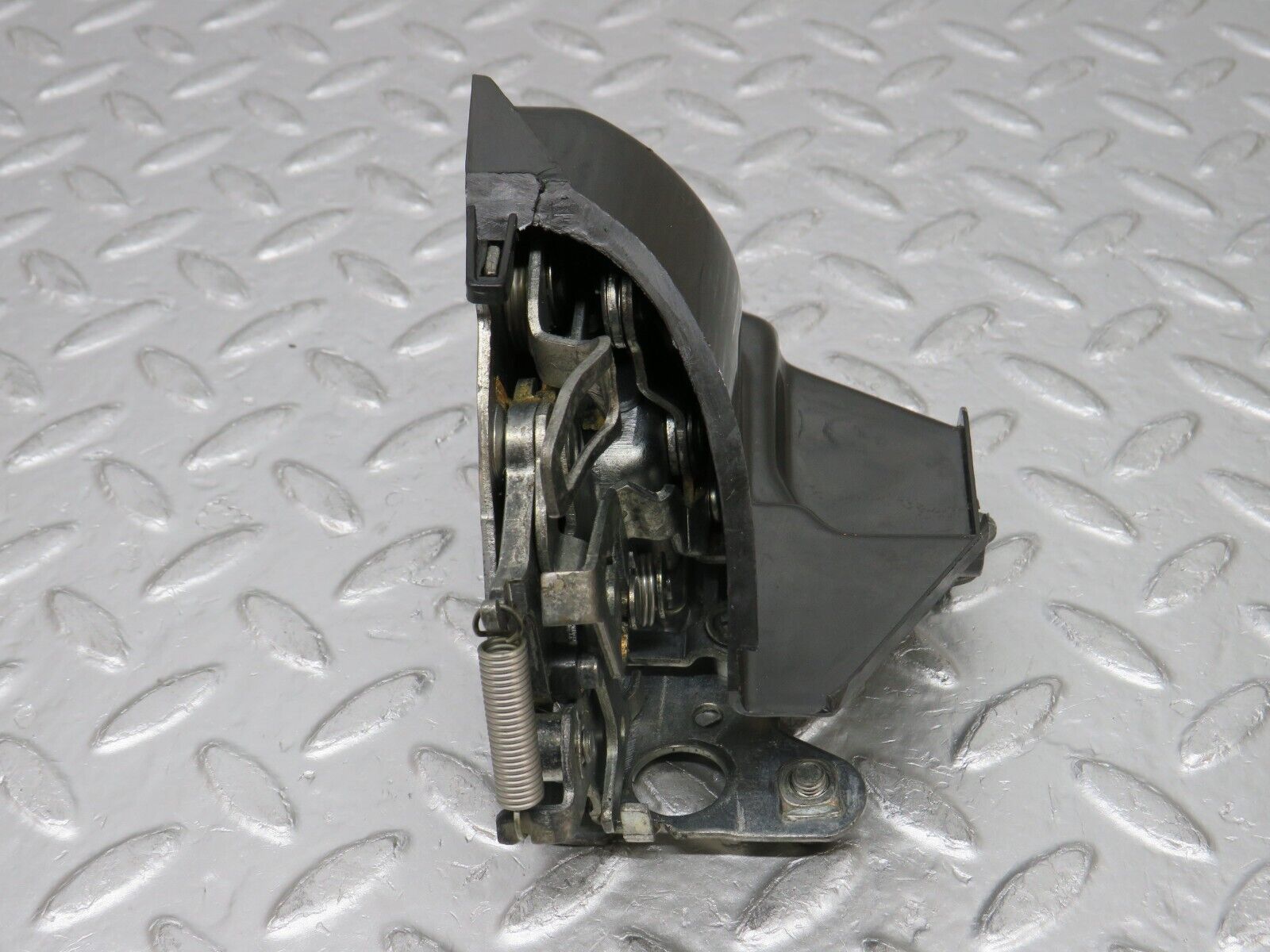 0572 Mercedes-Benz W123 230E Rear Right Door Lock Mechanism 1237330208