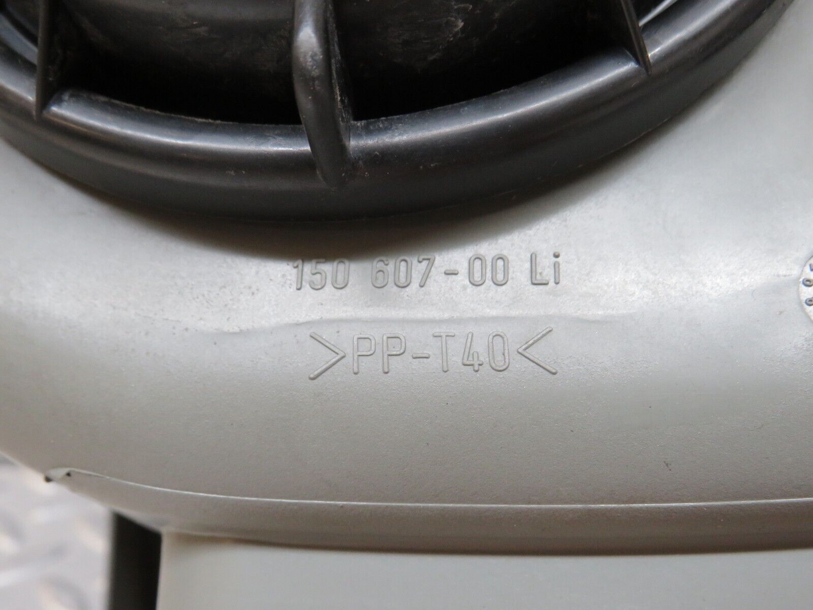 34849 Mercedes-Benz W210 320E Headlight Hella Left Side 15060700 2088000175