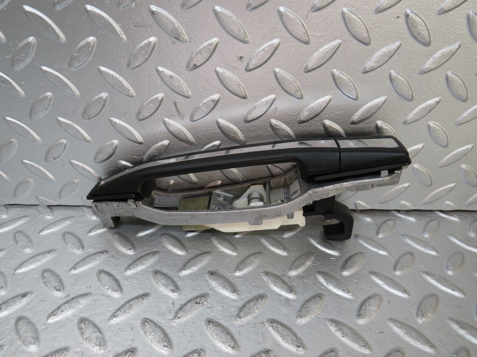 25817 Mercedes-Benz W124 280E Rear Left Exterior Door Handle