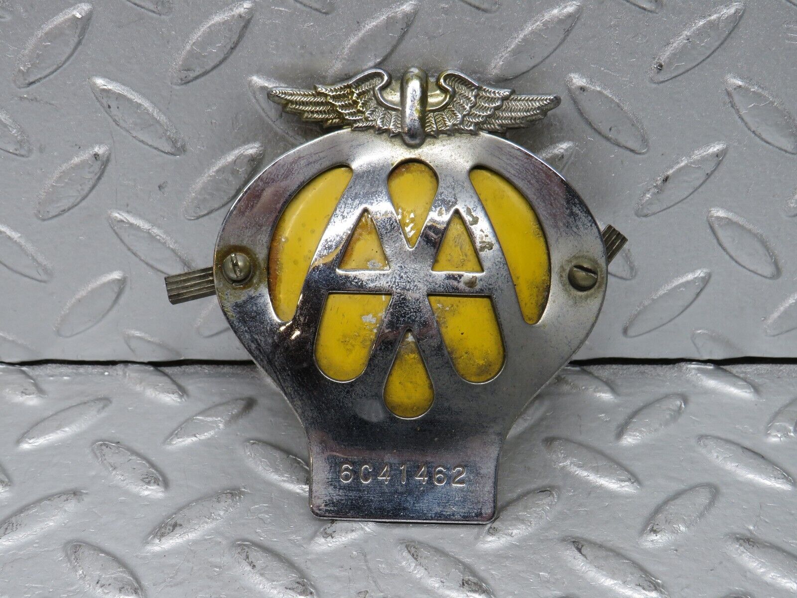 38172 AA / The Automobile Association Vintage Membership Badge 6C41462 (1962/63)