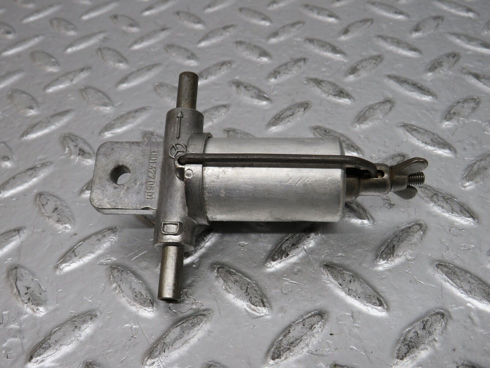 0357 Mercedes-Benz W120 180D Ponton Fuel Prefilter 001477060