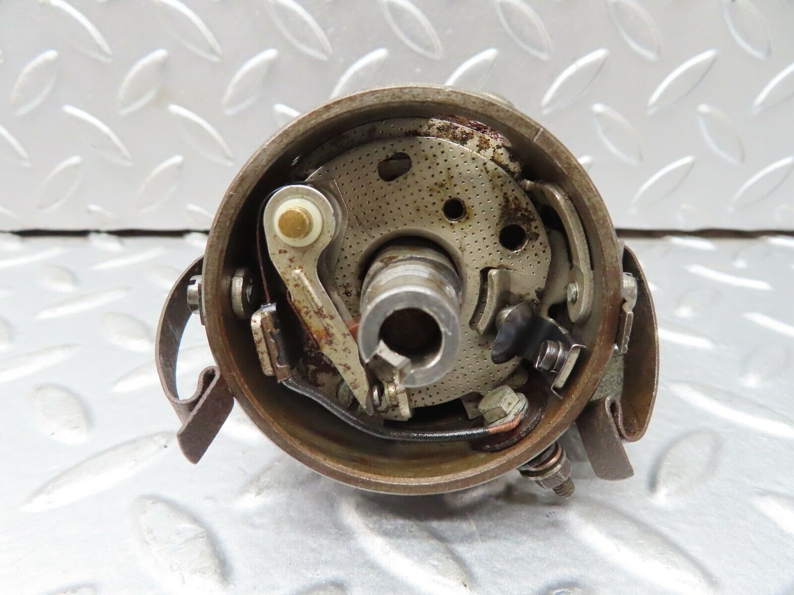 18742 Mercedes-Benz W120 W121 Ponton Ignition Distributor Bosch VJUR4BR27T