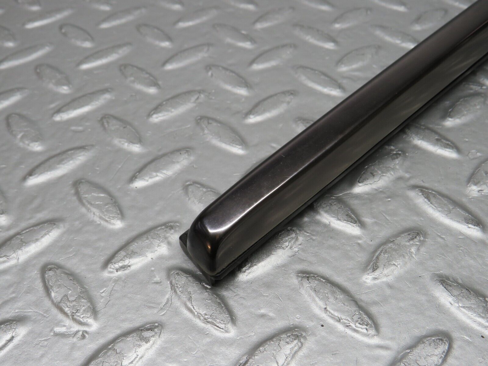 38520 Mercedes-Benz R129 280SL Coupe Trunk Lid Handle Trim 1297580396