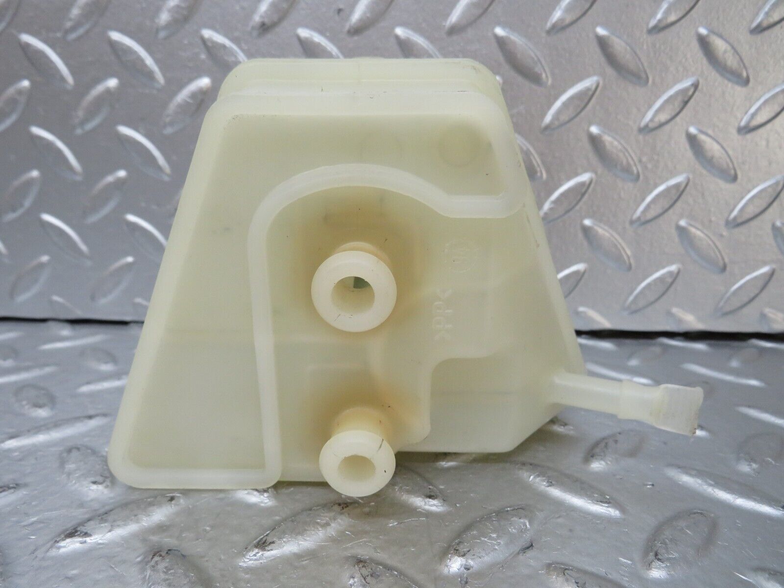 25822 Mercedes-Benz W124 280E Brake Fluid Reservoir Tank 2024300002