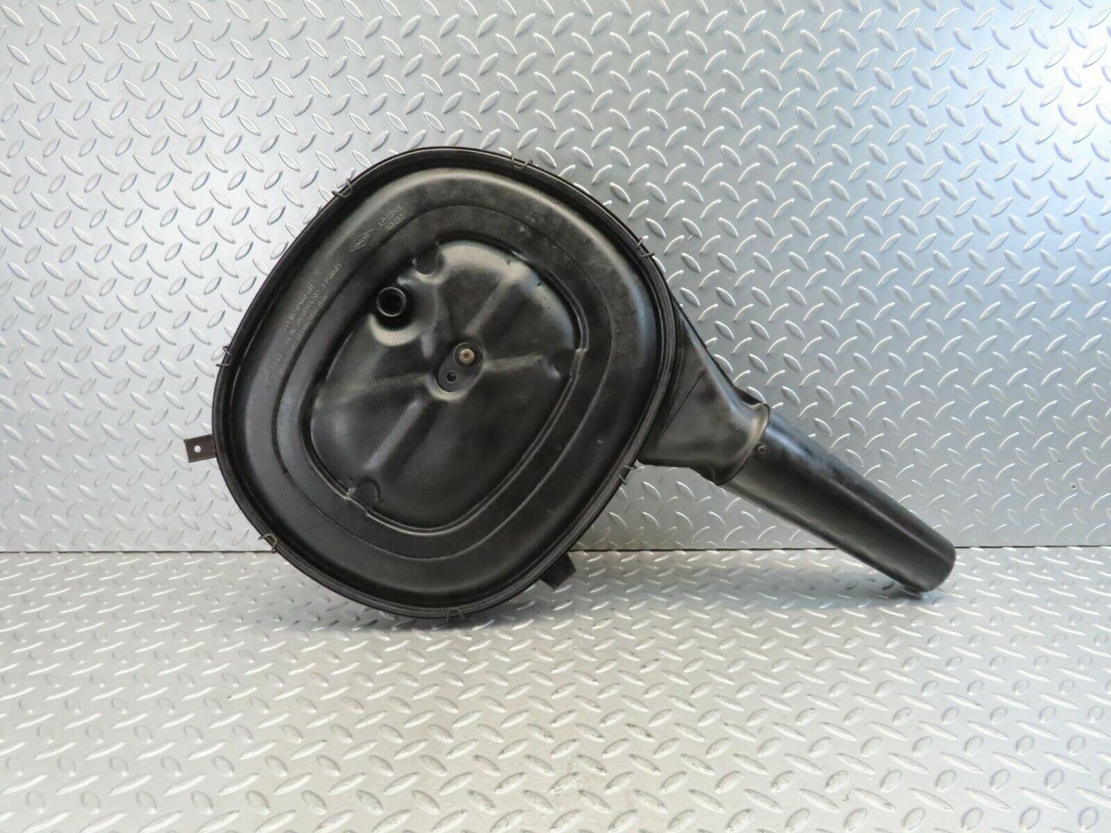 11402 Mercedes-Benz C123 230CE Coupe Air Filter Box Housing 1020900401