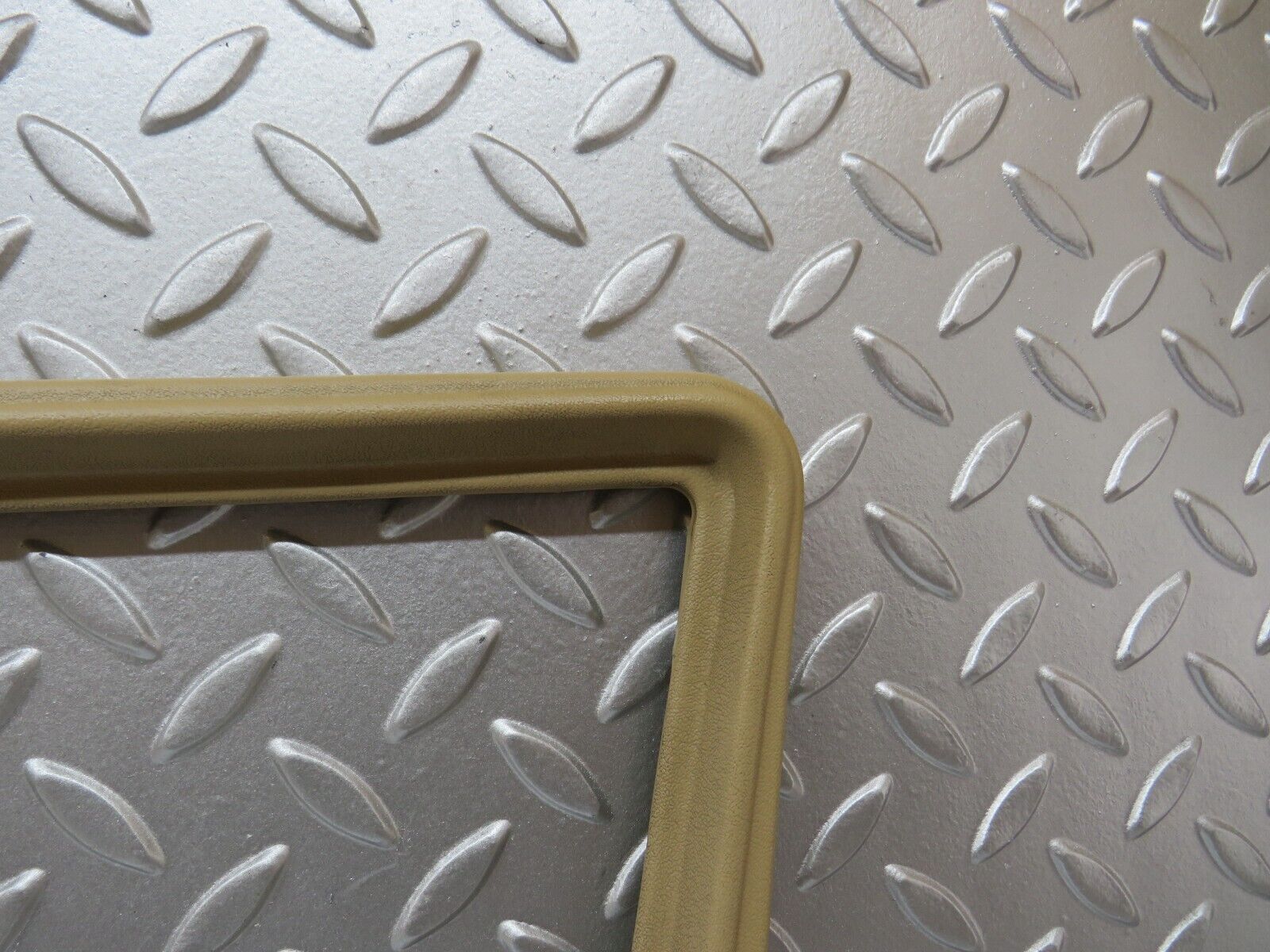 27776 Mercedes-Benz S124 300TE Front Right Door Window Frame Trim 1247250271