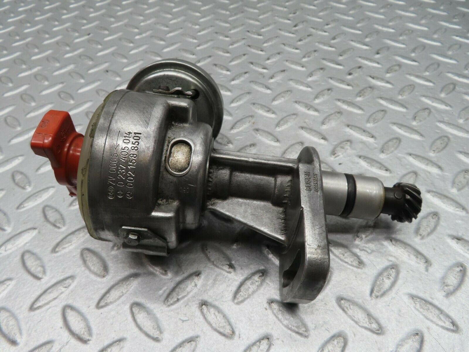 16665 Mercedes-Benz C107 380SLC Ignition Distributor Bosch 0237405014