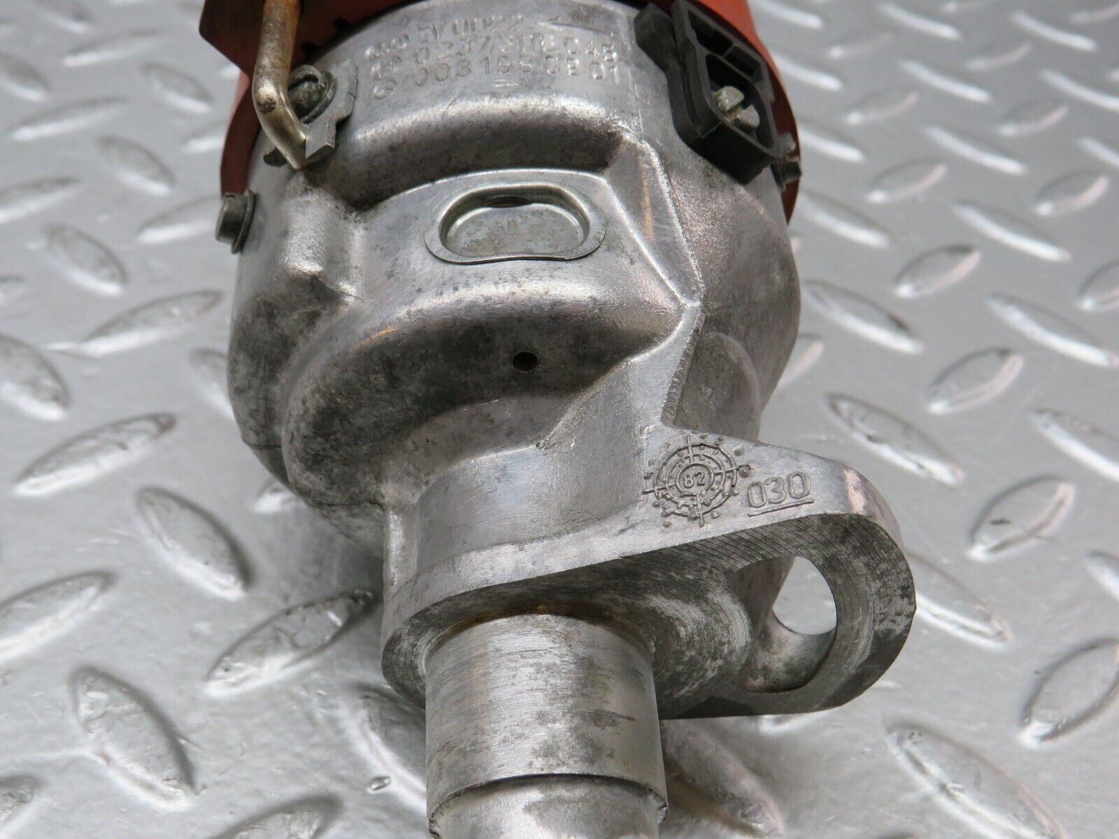 27385 Mercedes-Benz W123 280E Ignition Distributor Bosch 0031580901