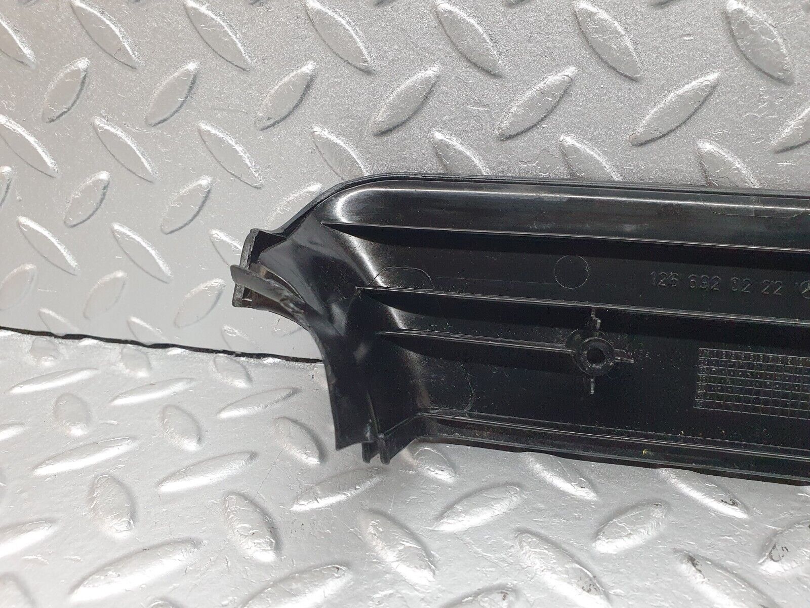 41115 Mercedes-Benz W126 300SE B Pillar Bottom Cover Right 1266920222