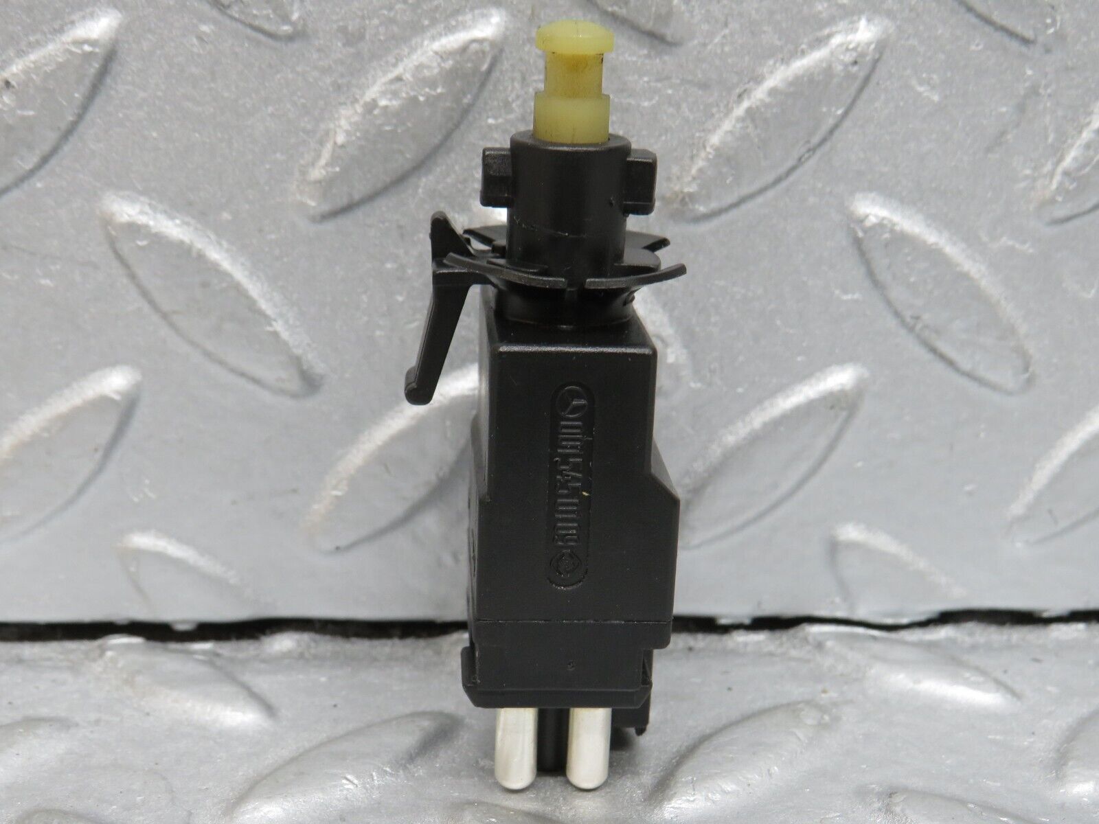 39635 Mercedes-Benz R129 320SL Coupe Brake Light Switch 0015450109