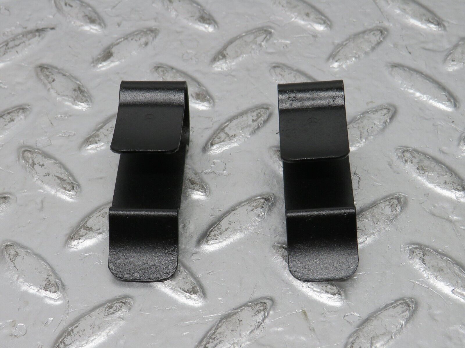 31116 Mercedes-Benz W123 200D Radiator Fan Shroud Cover Holder 1235040346