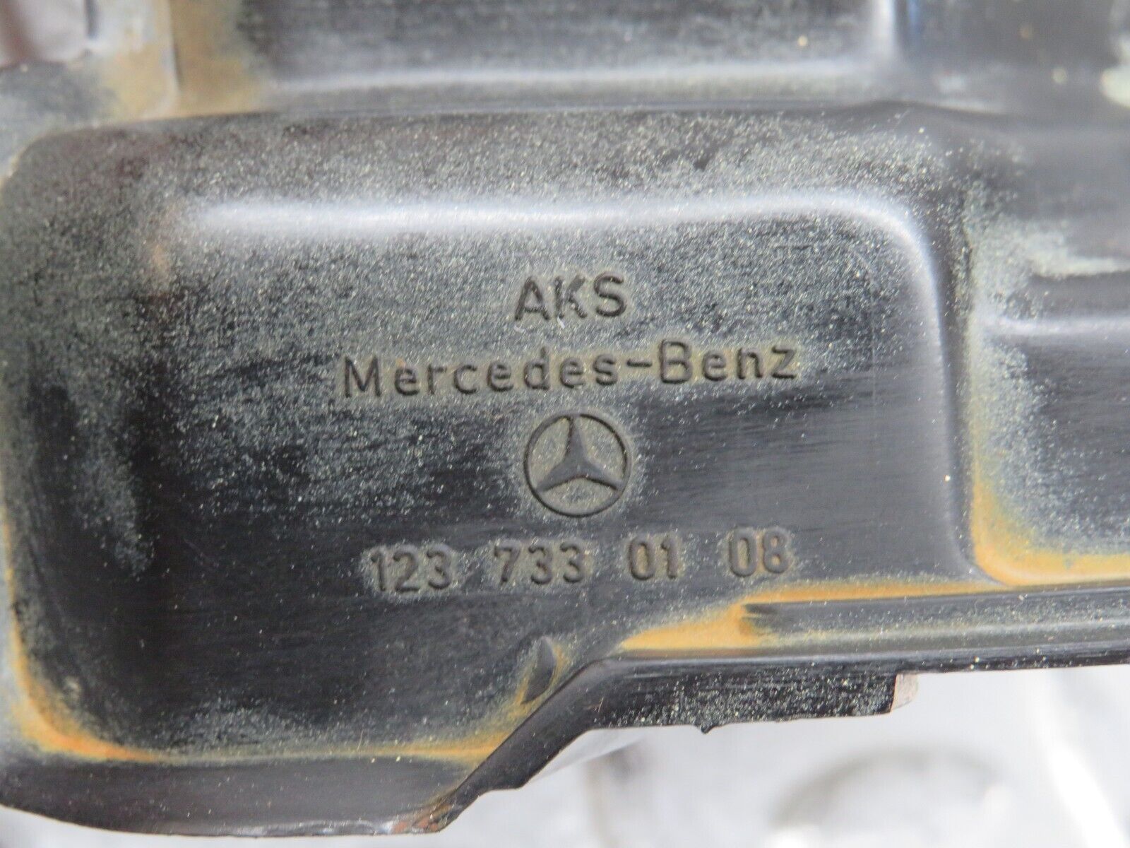28742 Mercedes-Benz W123 230E Rear Left Door Lock Mechanism 1237230108