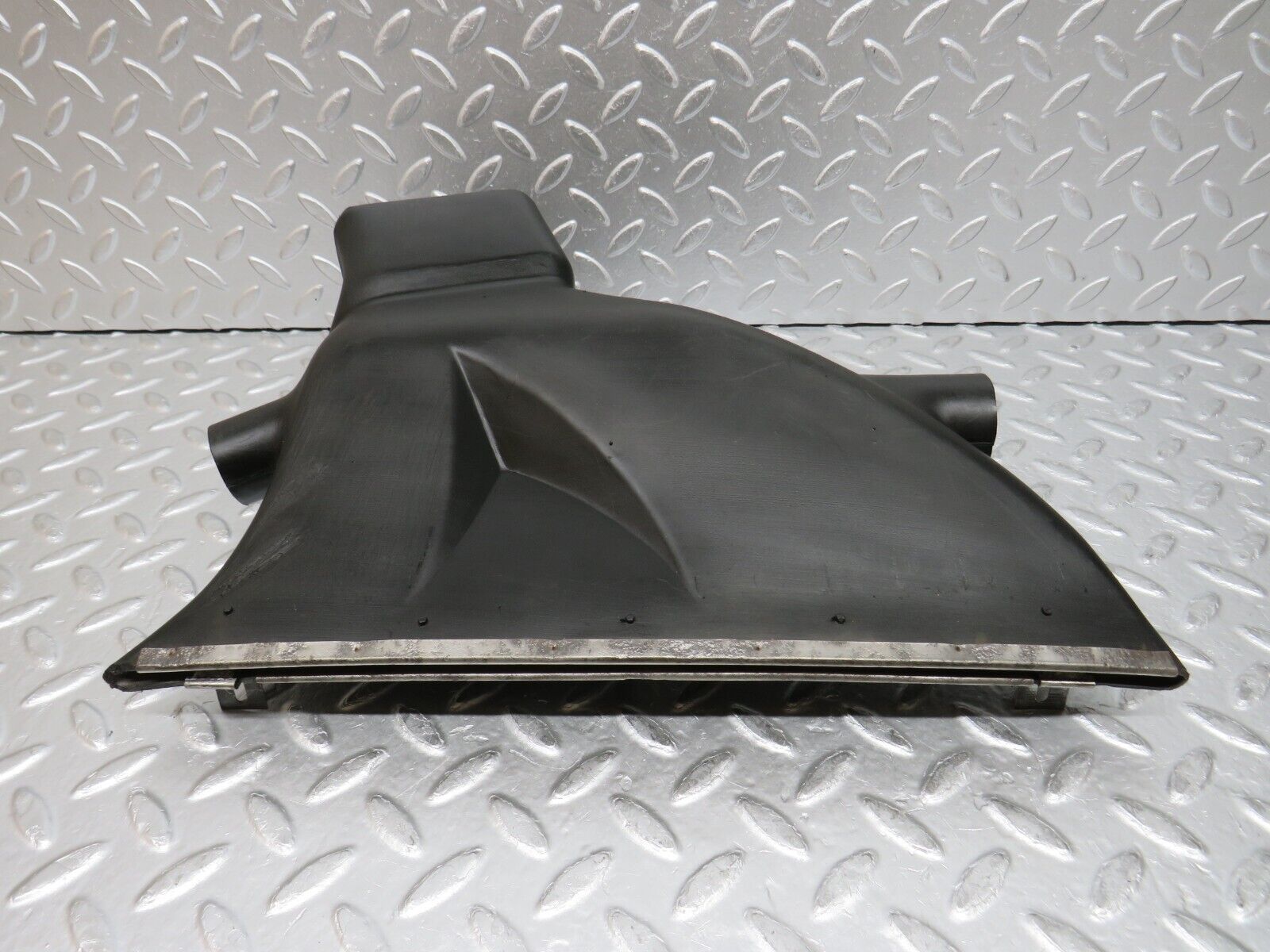 0032 Mercedes-Benz W116 350SE Ventilation Air Duct