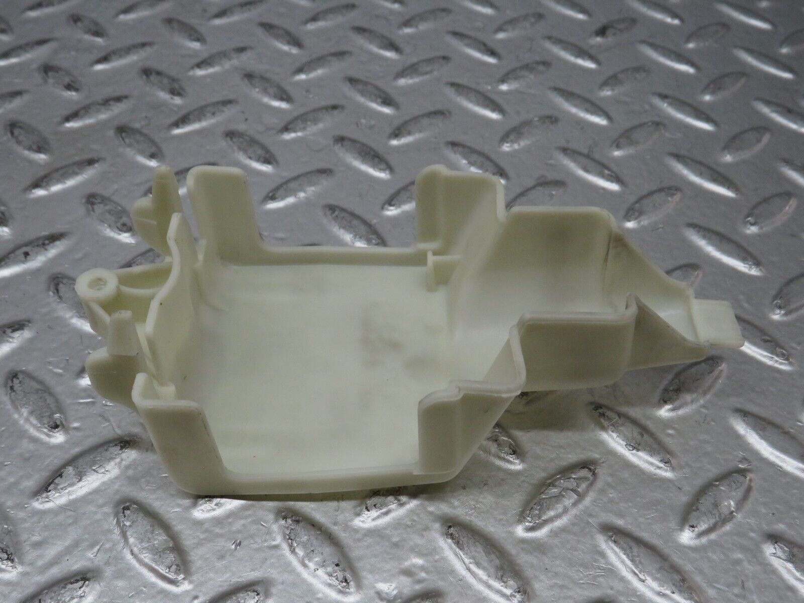 27500 Mercedes-Benz S124 300TE Rear Door Lock Vacuum Actuator Cover 1248050590