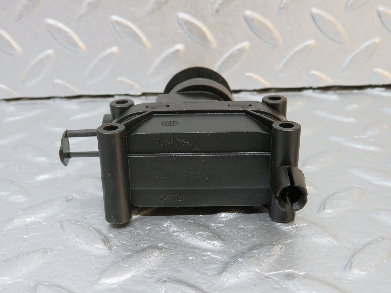 39739 Mercedes-Benz R129 320SL Coupe Door Lock Vacuum Actuator