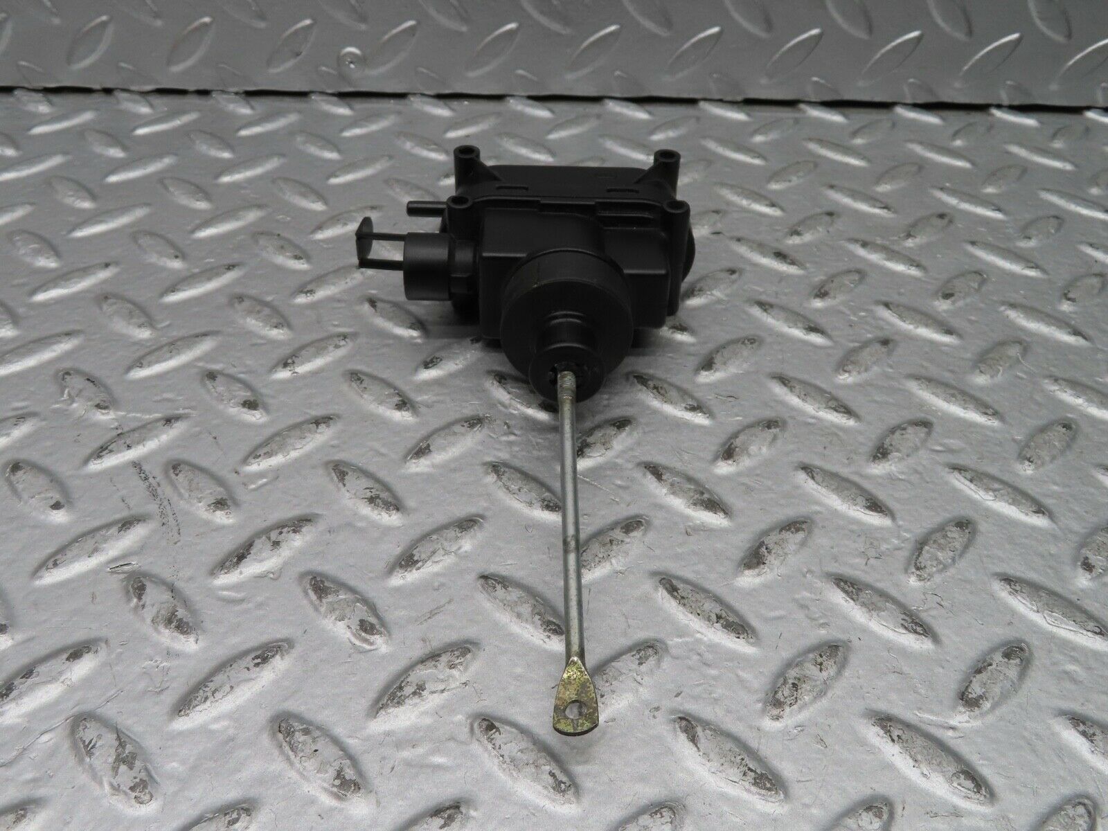 21442 Mercedes-Benz W126 300SE Front Door Lock Vacuum Actuator