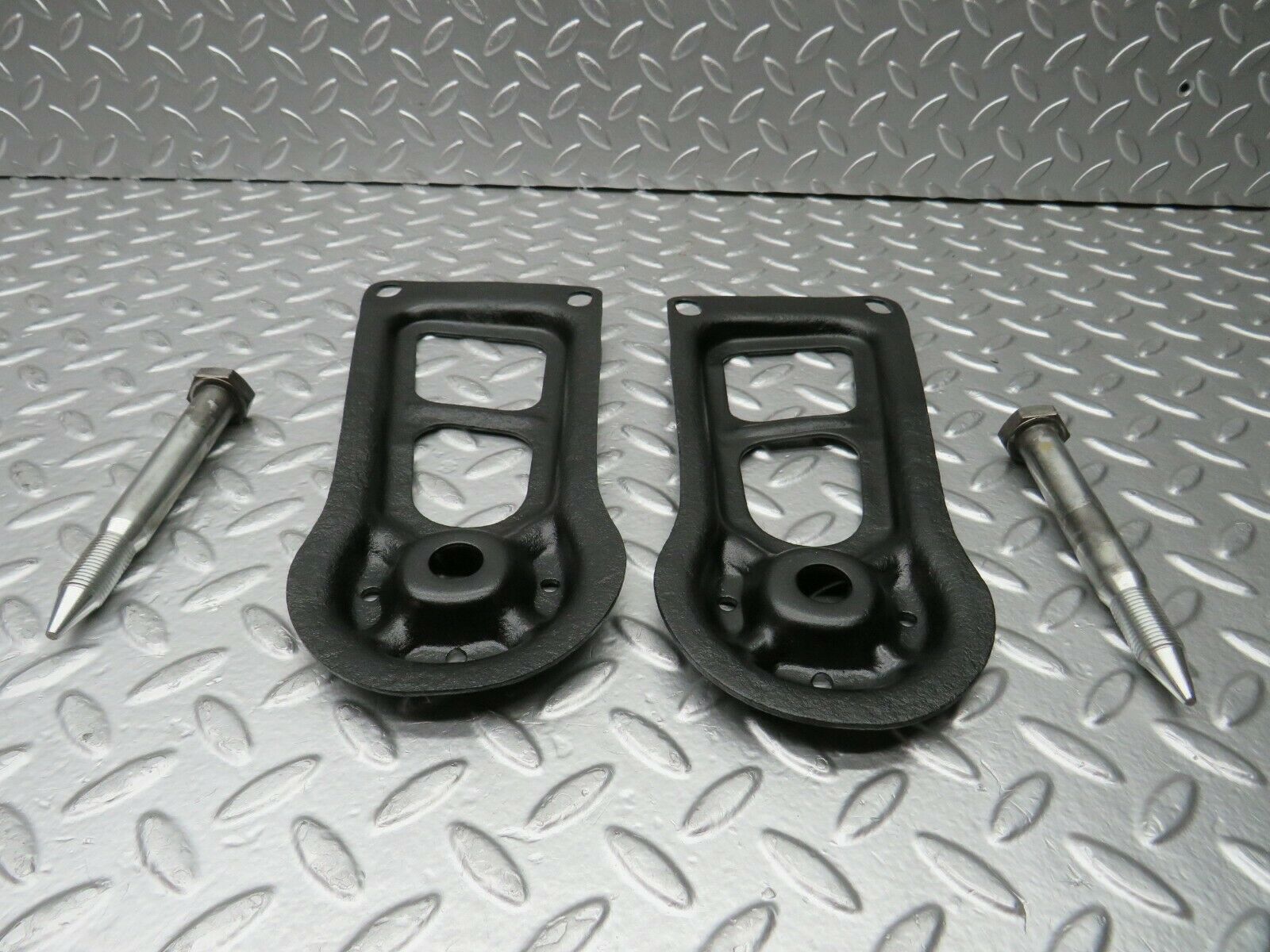 24102 Mercedes-Benz W123 280E Rear Suspension Axle Mounting Bracket