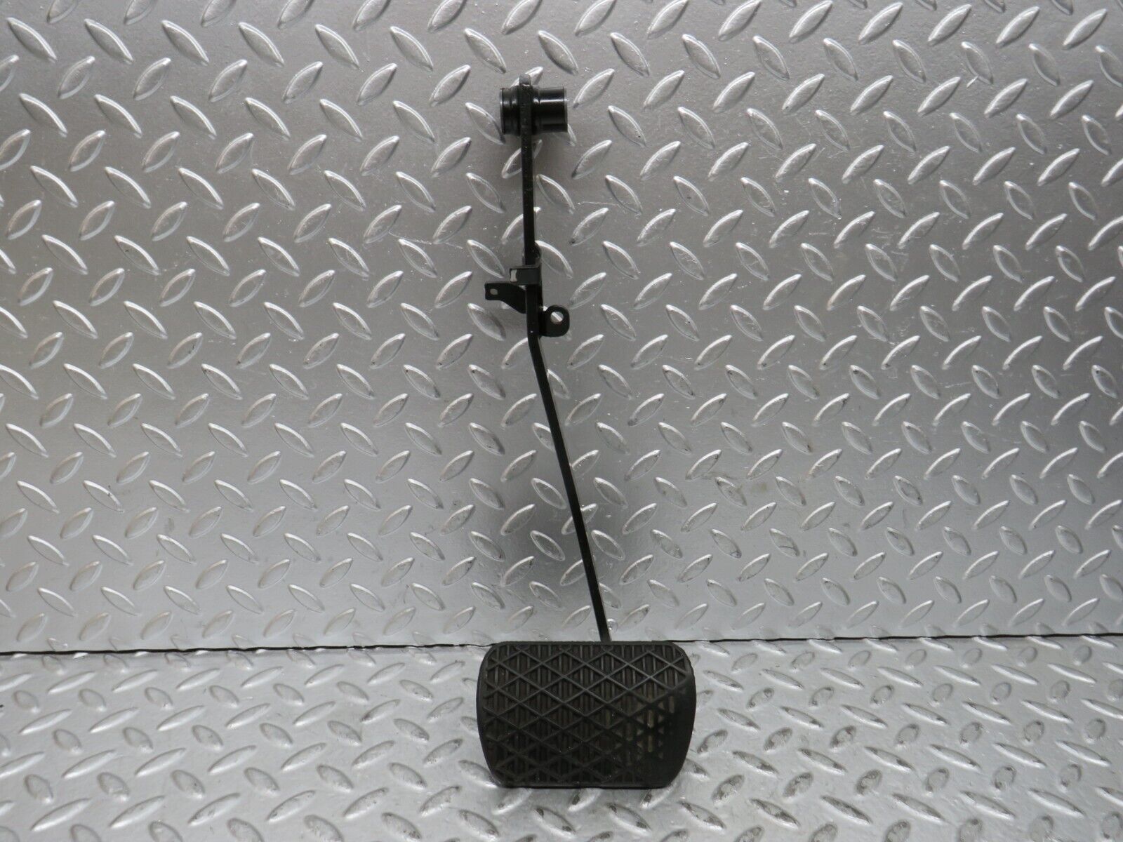 29035 Mercedes-Benz C124 320CE Coupe Brake Pedal With Rubber 1232910082