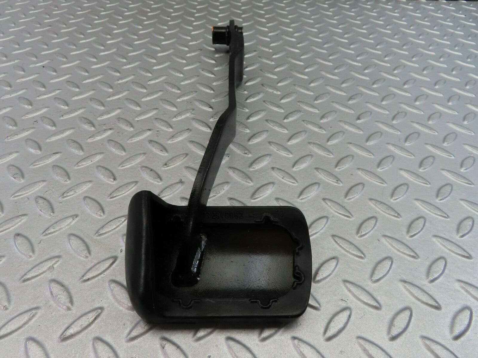 7682 Mercedes-Benz S123 230TE Wagon Brake Pedal With Rubber 1232910082