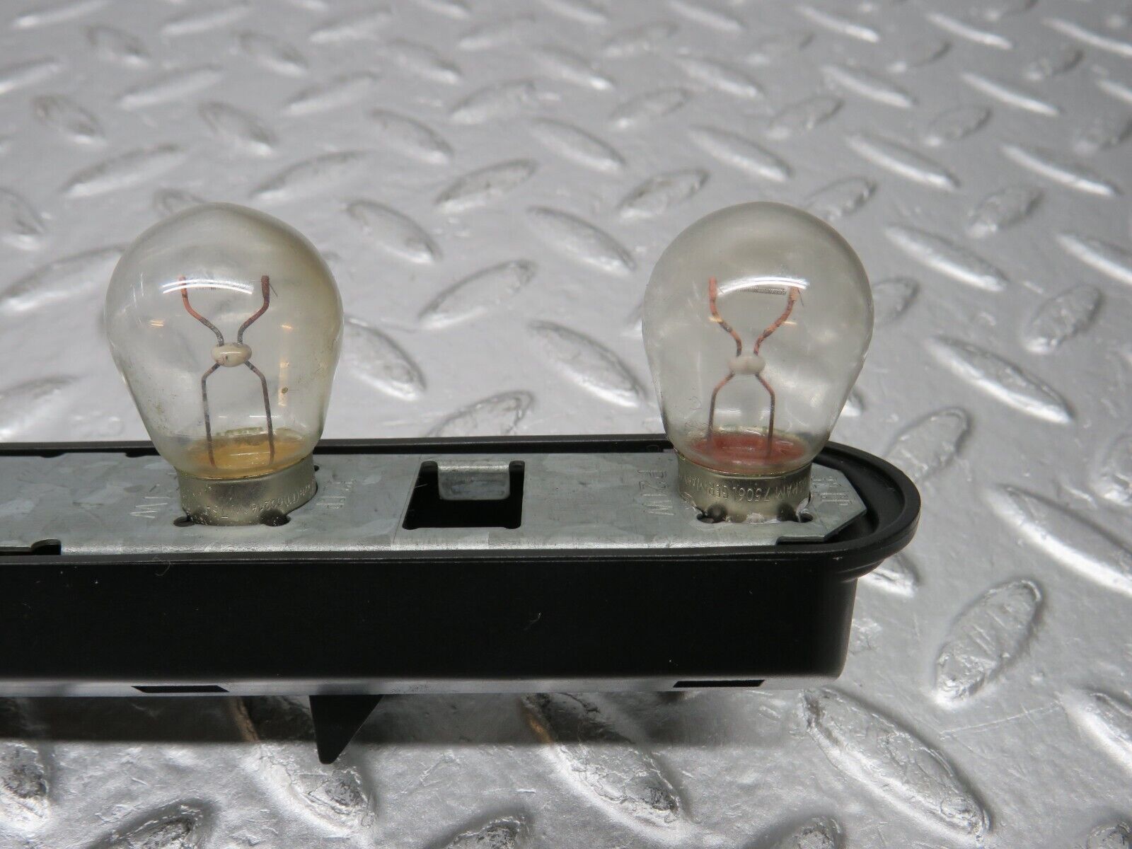 32566 Mercedes-Benz S124 300TE Wagon Tail Light Bulb Holder