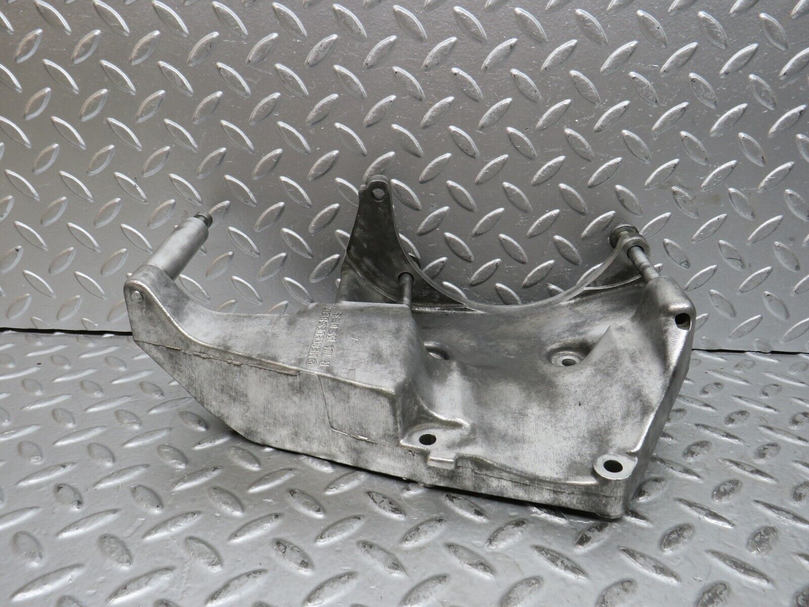 29028 Mercedes-Benz C124 320CE Coupe Alternator Generator Bracket 1041550135