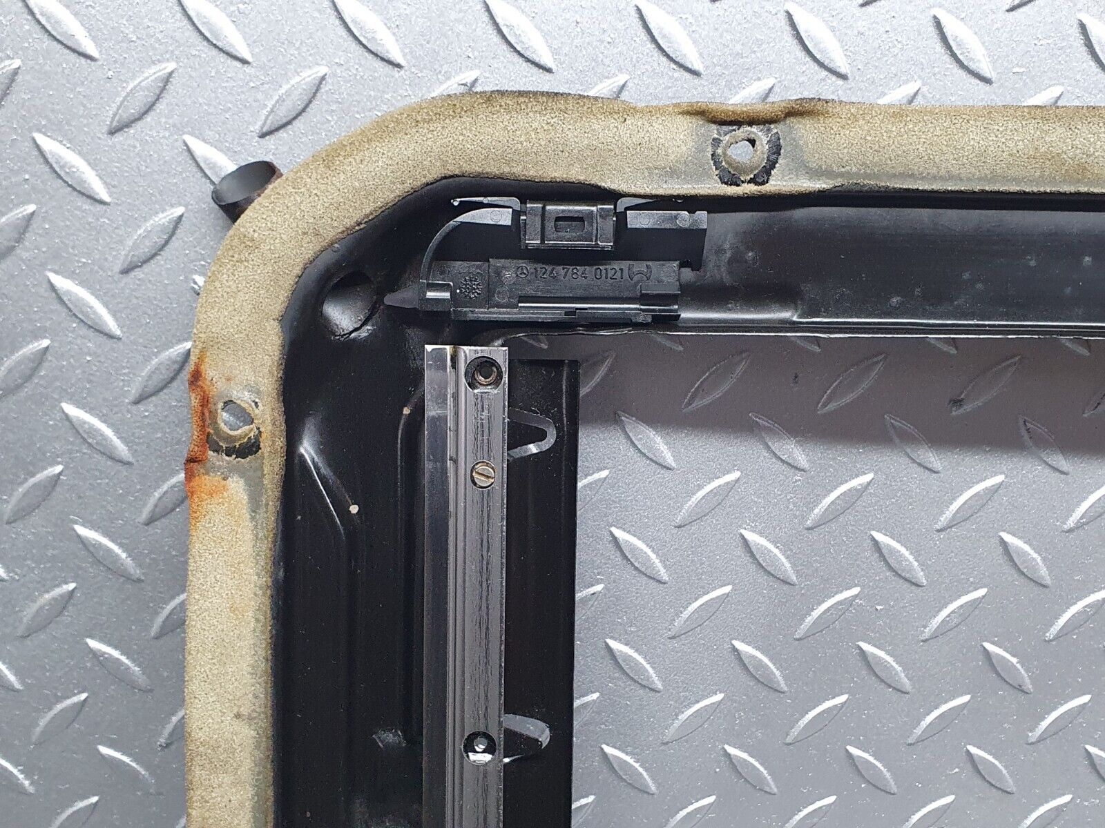 41142 Mercedes-Benz W126 300SE Power Sunroof Frame
