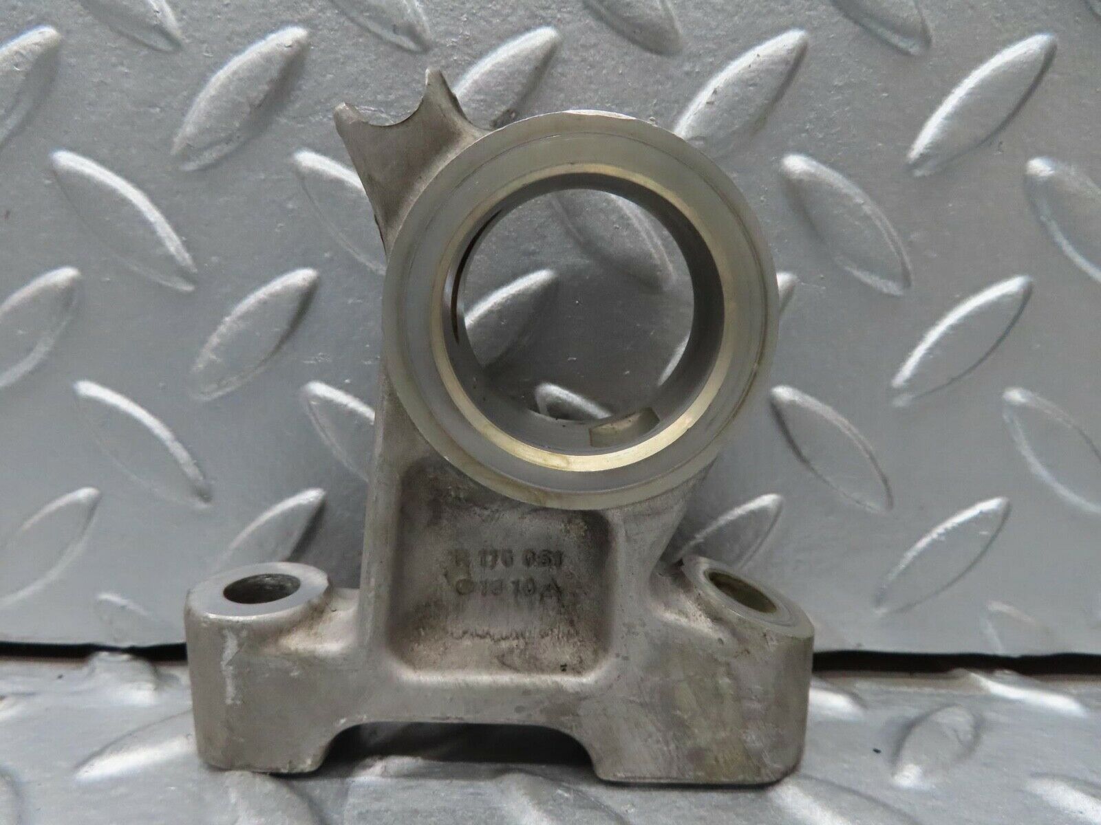 16548 Mercedes-Benz C107 350SLC Coupe Camshaft Tower Bearing 1160511810