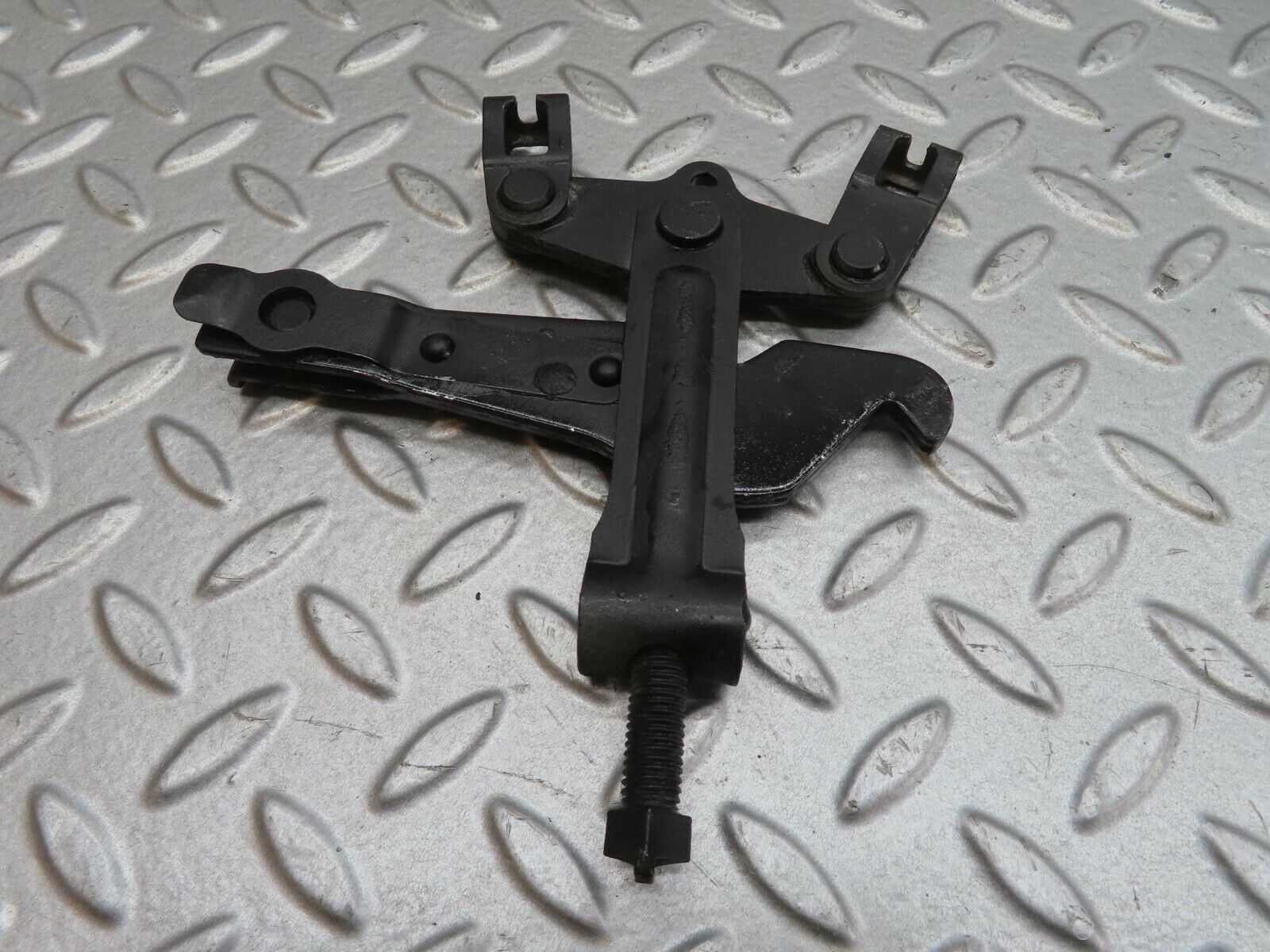 13883 Mercedes-Benz C107 280SLC Handbrake Adjusting Handbrake Regulator