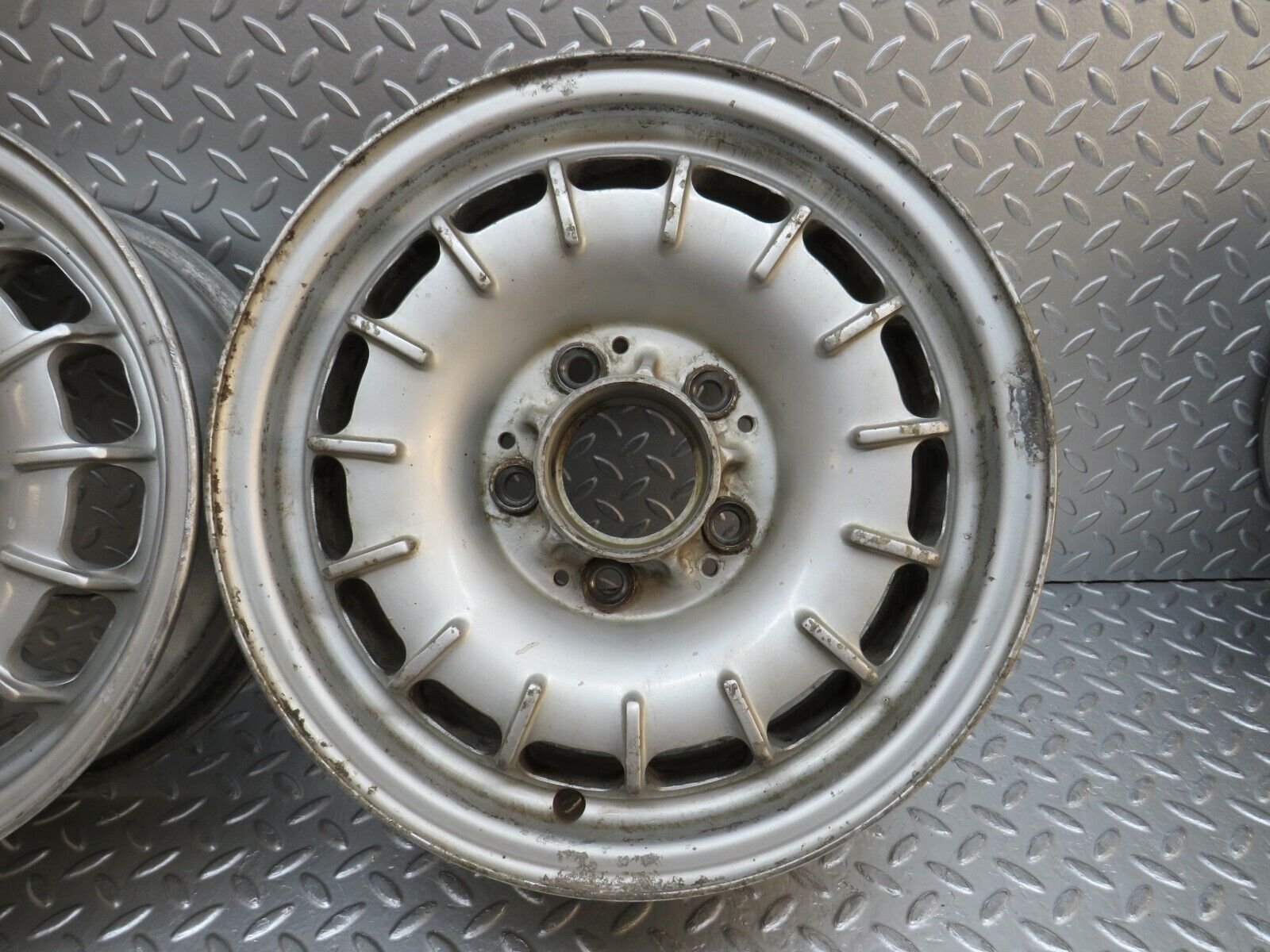 32227 Mercedes-Benz W123 Alloy Wheel Set Mexican Hat 5.5Jx14H2 ET30 1234001702