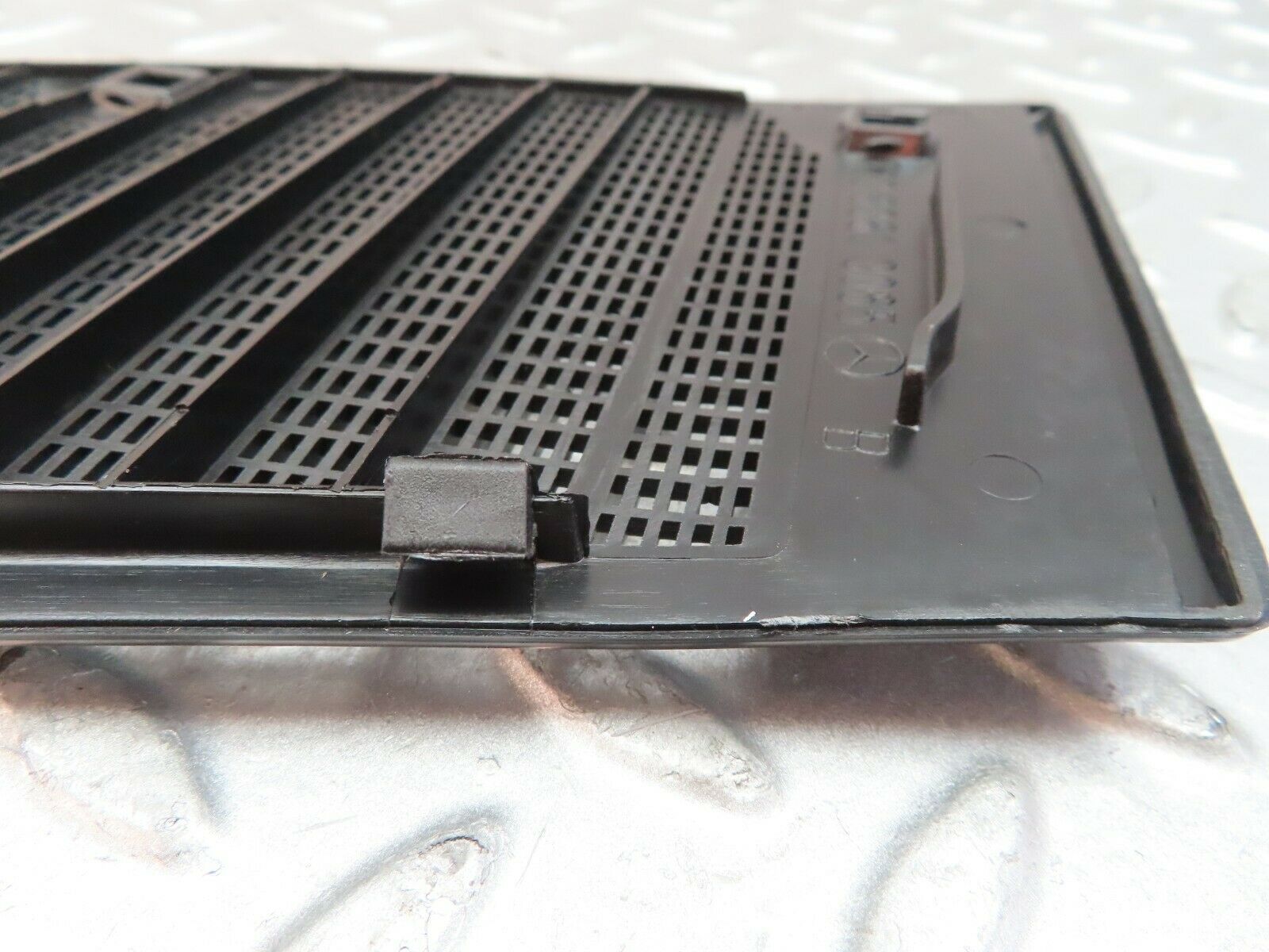 9577 Mercedes-Benz C123 280CE Coupe Air Intake Grill Right Side 1238363065