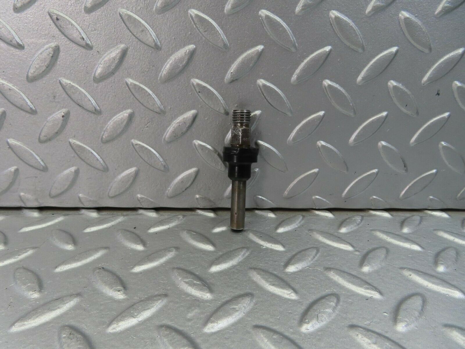 10795 Mercedes-Benz W123 230E Fuel Injector Bosch