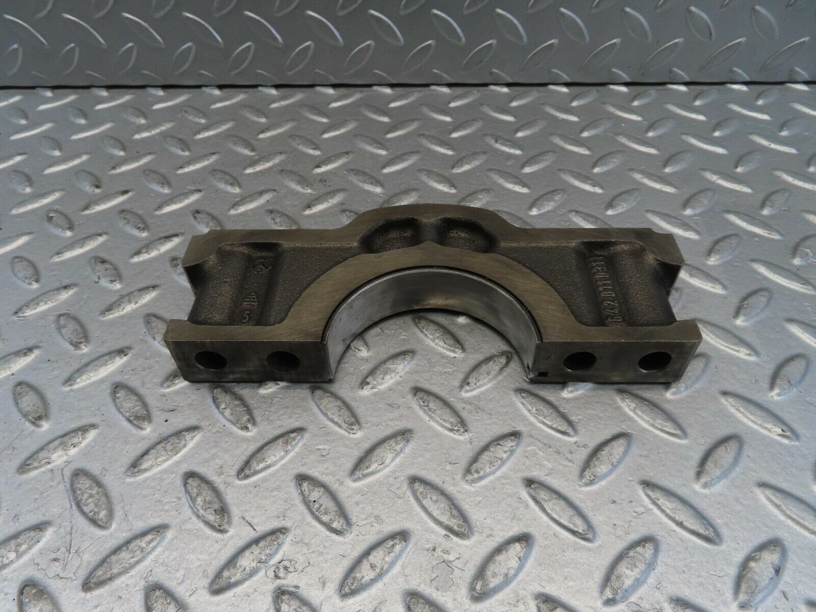 11288 Mercedes-Benz W221 S320 Crankshaft Bearing Holder Block 6420110311