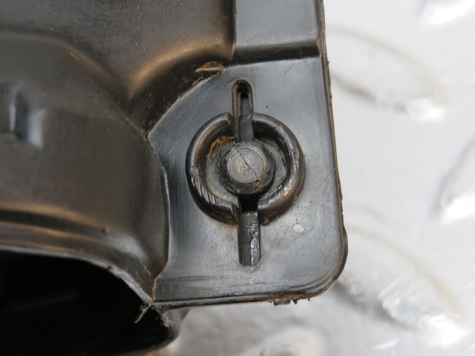 32415 Mercedes-Benz S124 300TE Wagon Ignition Coil Cover Cap 0001582285