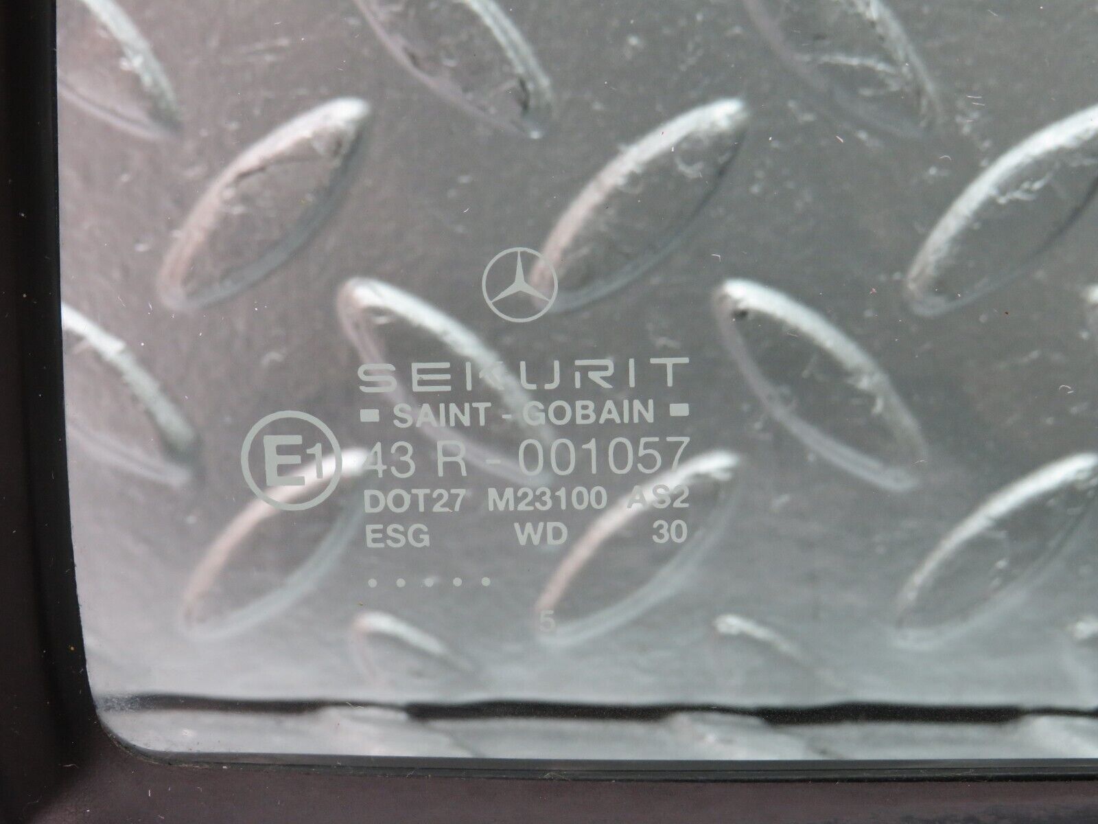 32035 Mercedes-Benz W123 230E Rear Left Quarter Window Glass 1237350124