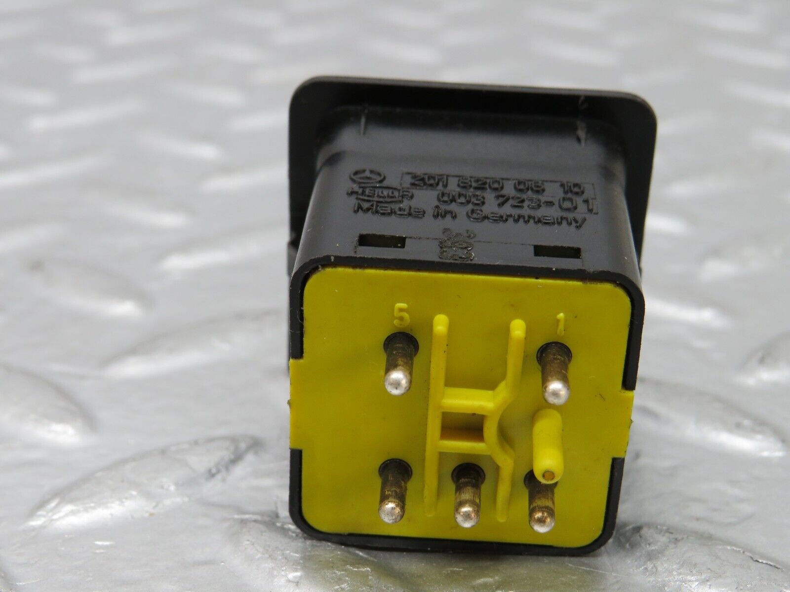 25516 Mercedes-Benz W123 200 Mirror Control Switch 2018200610