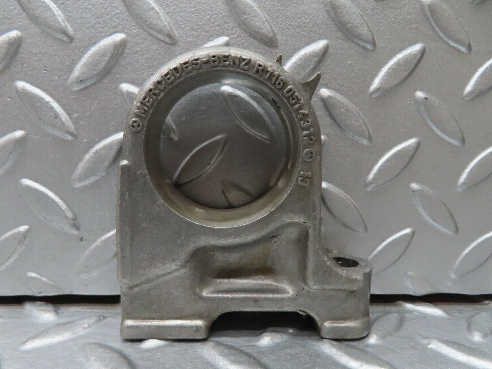 17726 Mercedes-Benz W116 450SEL Camshaft Tower Bearing 1160514312