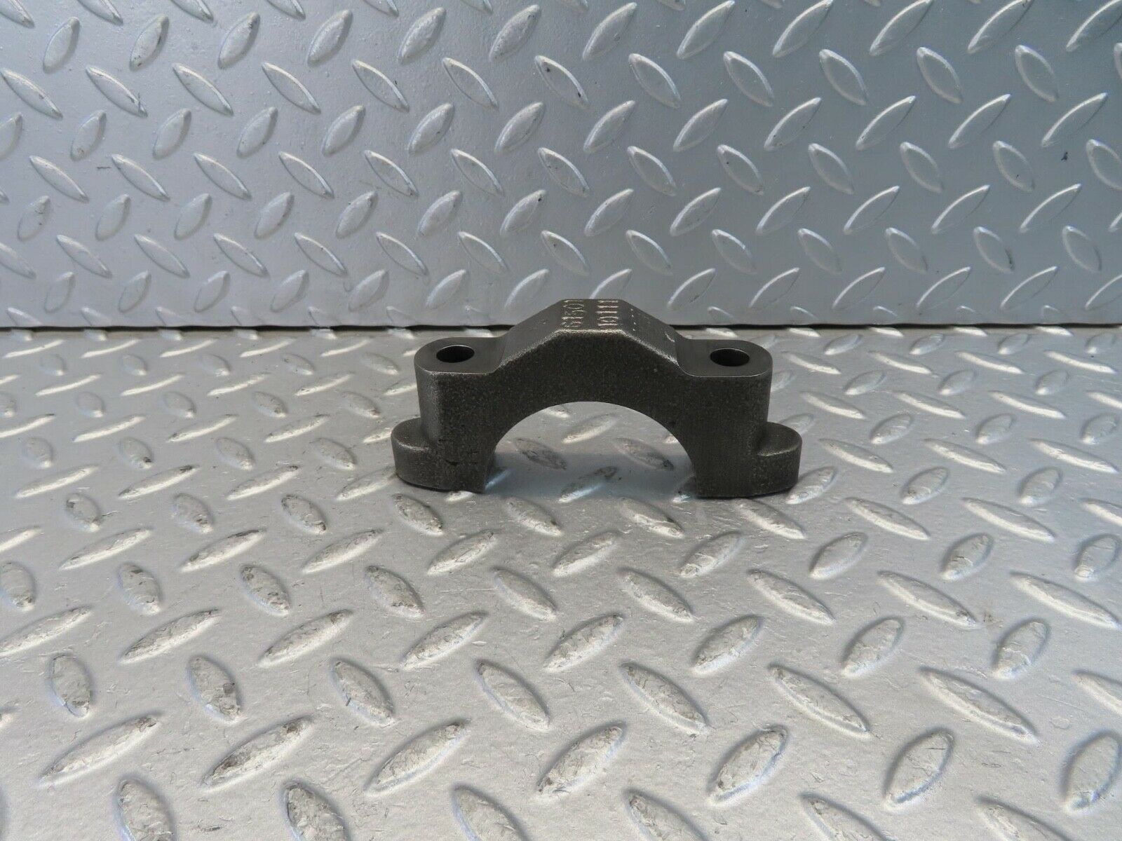 10991 Mercedes-Benz W115 220D Crankshaft Bearing Holder Block 6150110111